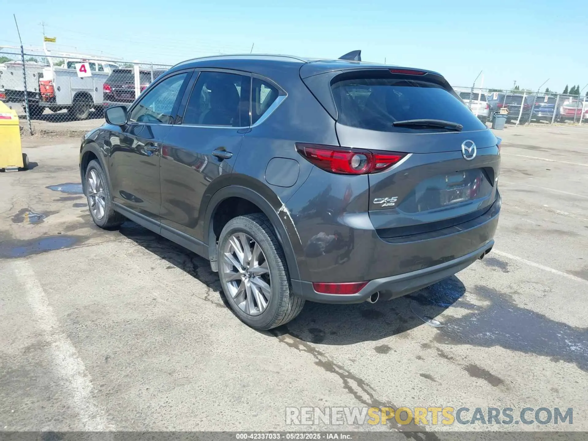 3 Photograph of a damaged car JM3KFBDM2K0697312 MAZDA CX-5 2019