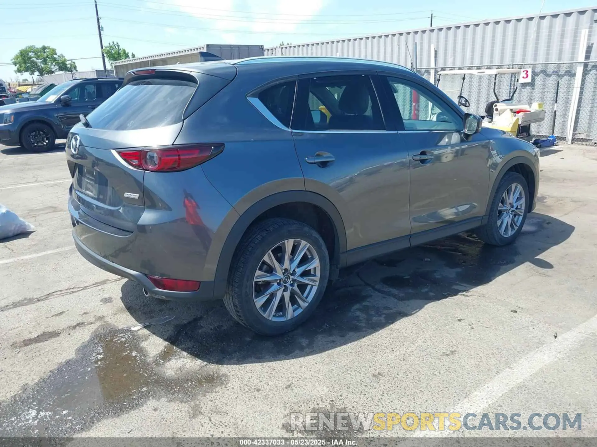 4 Photograph of a damaged car JM3KFBDM2K0697312 MAZDA CX-5 2019