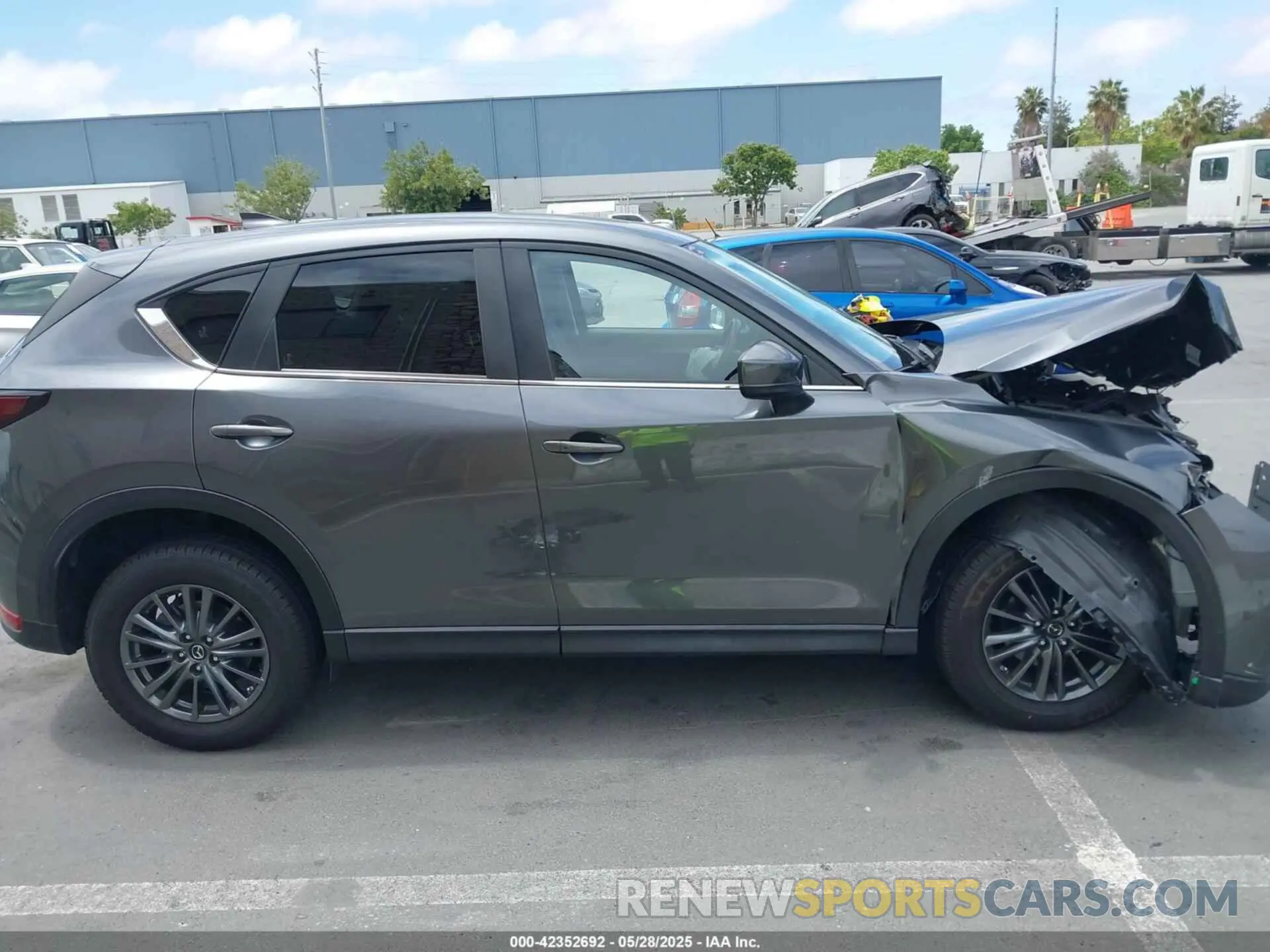 14 Photograph of a damaged car JM3KFACM2L0808292 MAZDA CX-5 2020