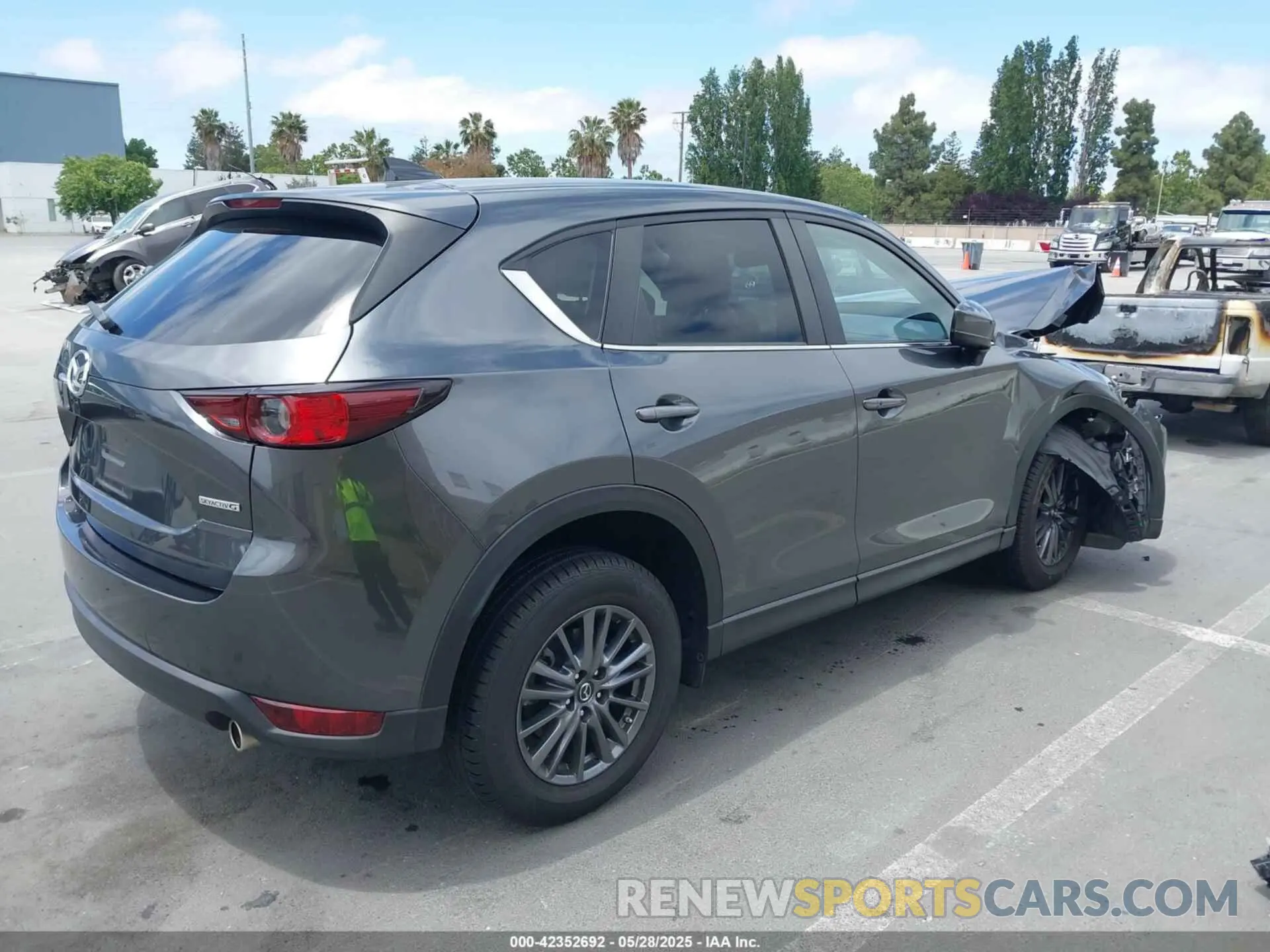 4 Photograph of a damaged car JM3KFACM2L0808292 MAZDA CX-5 2020