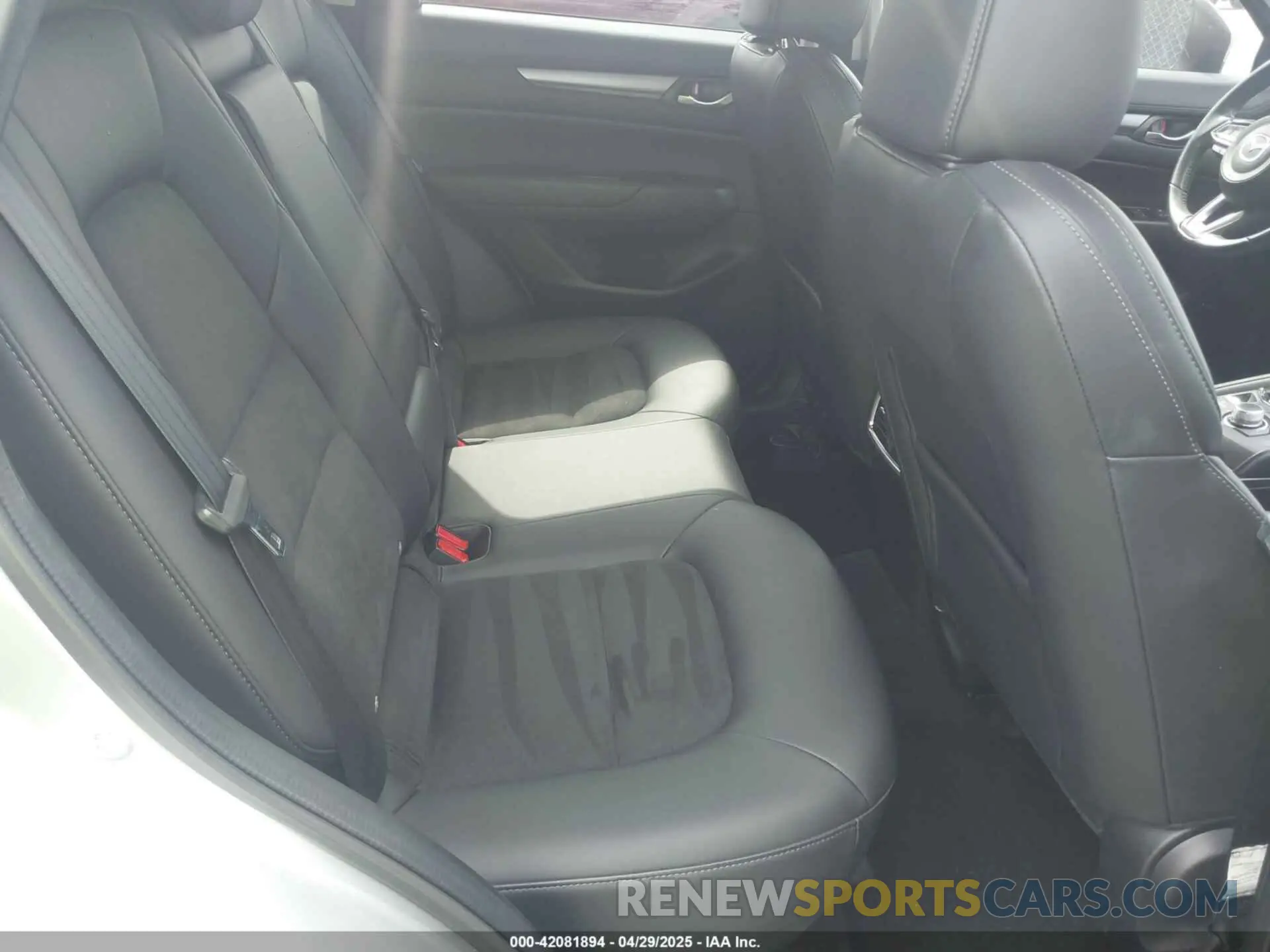 8 Photograph of a damaged car JM3KFACM2L1782061 MAZDA CX-5 2020