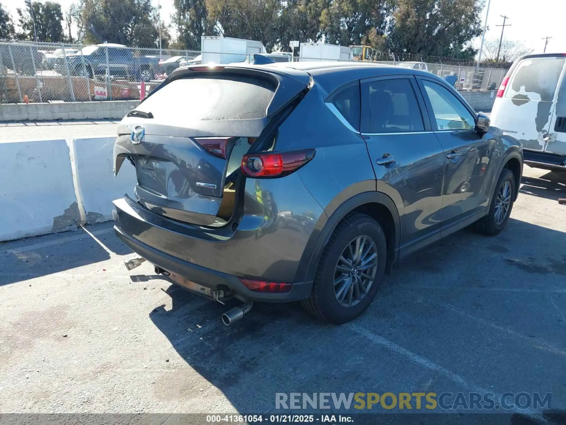 4 Photograph of a damaged car JM3KFACM4L0743820 MAZDA CX-5 2020