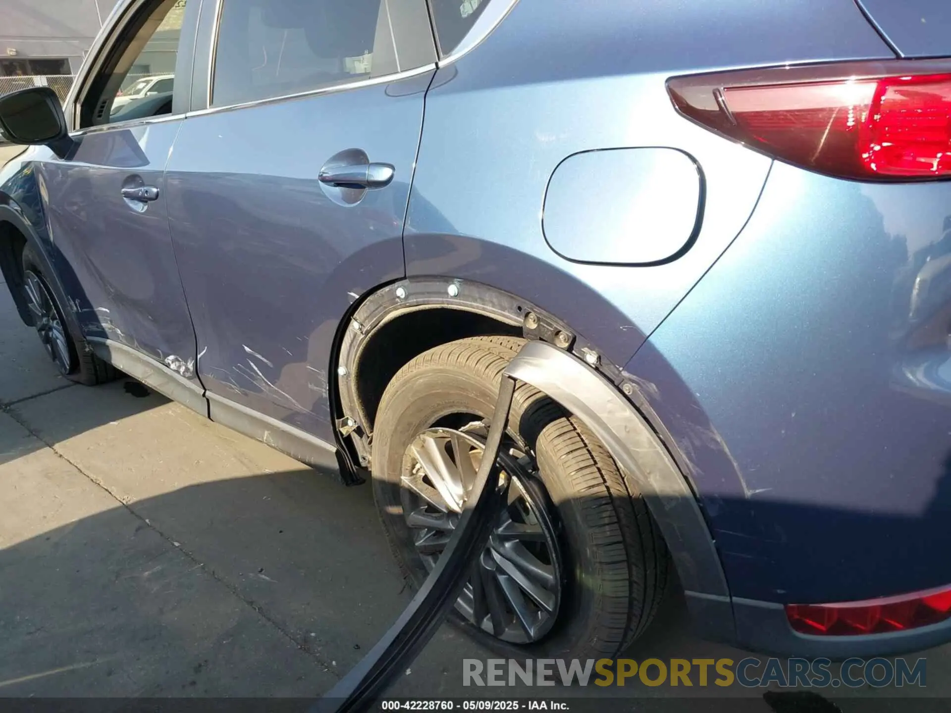 6 Photograph of a damaged car JM3KFACM4L1833432 MAZDA CX-5 2020