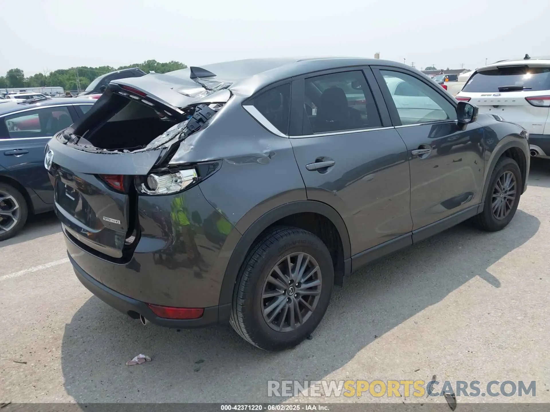 4 Photograph of a damaged car JM3KFACM6L0809624 MAZDA CX-5 2020