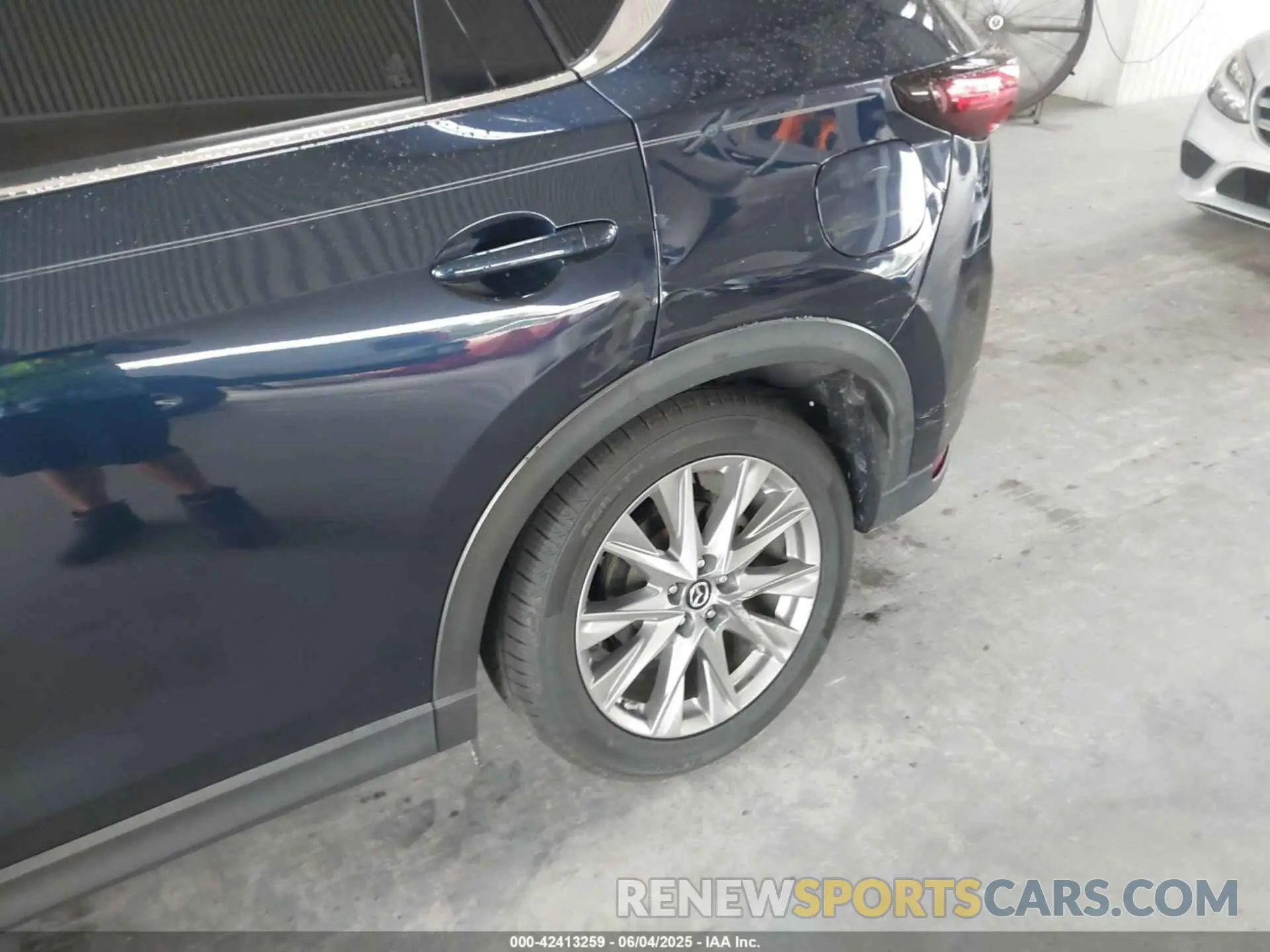 17 Photograph of a damaged car JM3KFADM0L1824127 MAZDA CX-5 2020