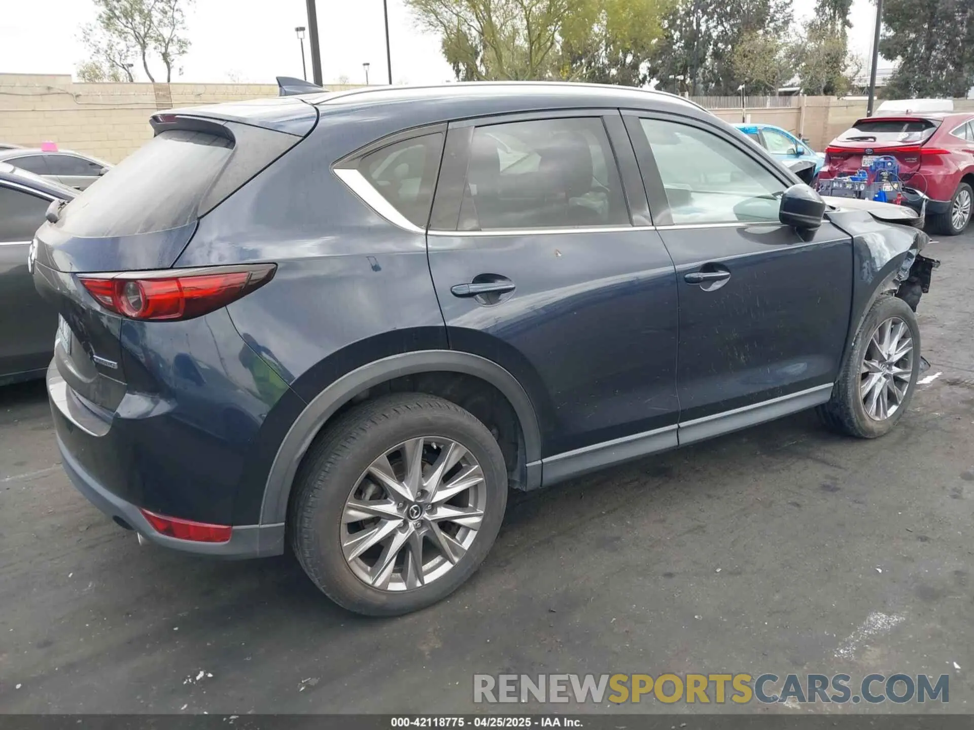 4 Photograph of a damaged car JM3KFADM4L1816161 MAZDA CX-5 2020