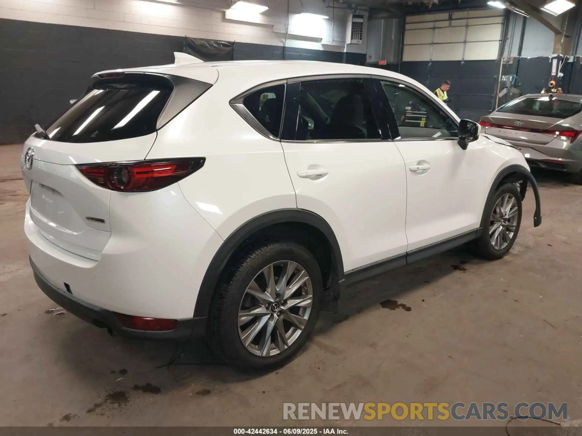 4 Photograph of a damaged car JM3KFBAY8L0801407 MAZDA CX-5 2020