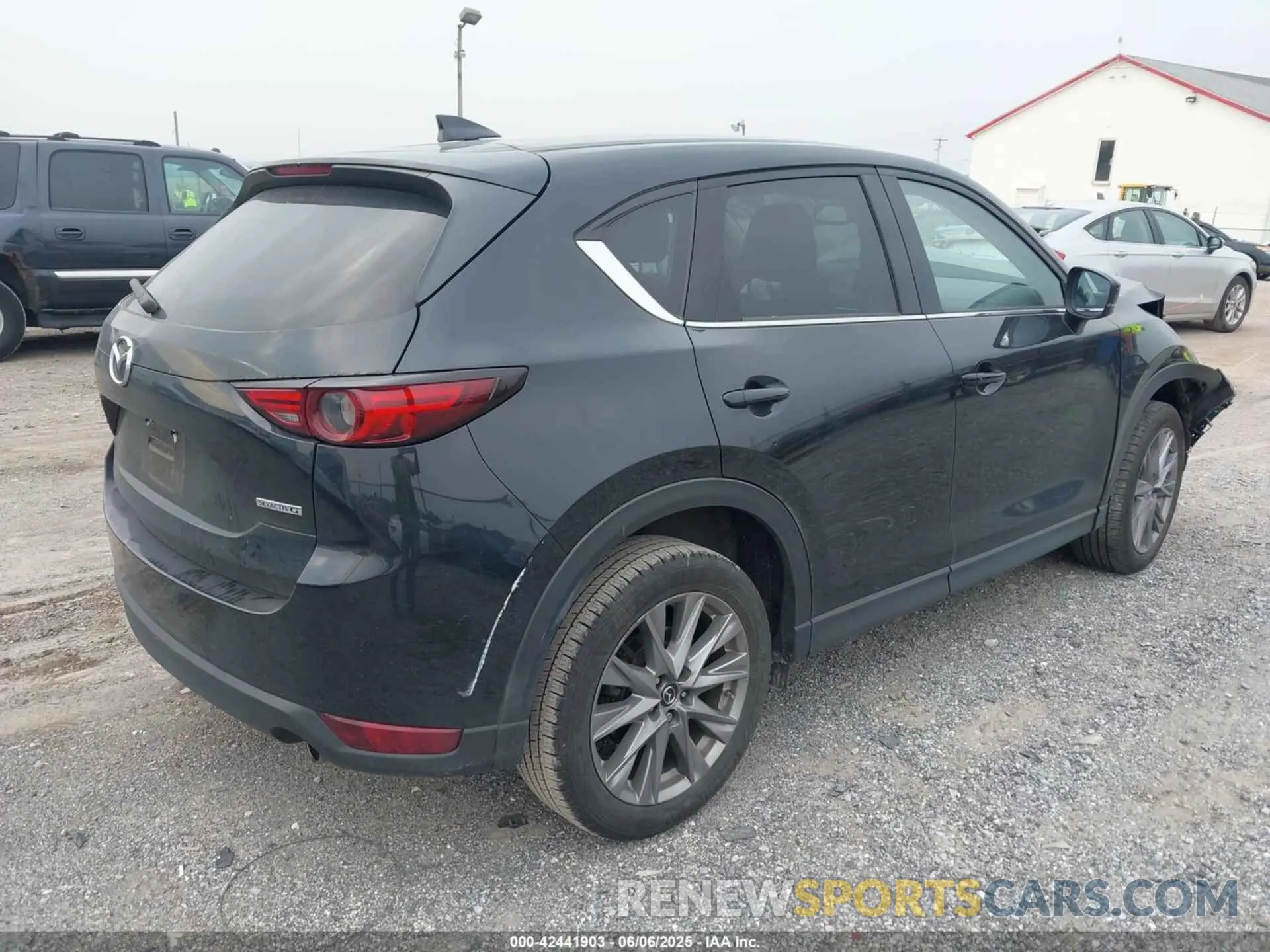 4 Photograph of a damaged car JM3KFBDM0L0819635 MAZDA CX-5 2020