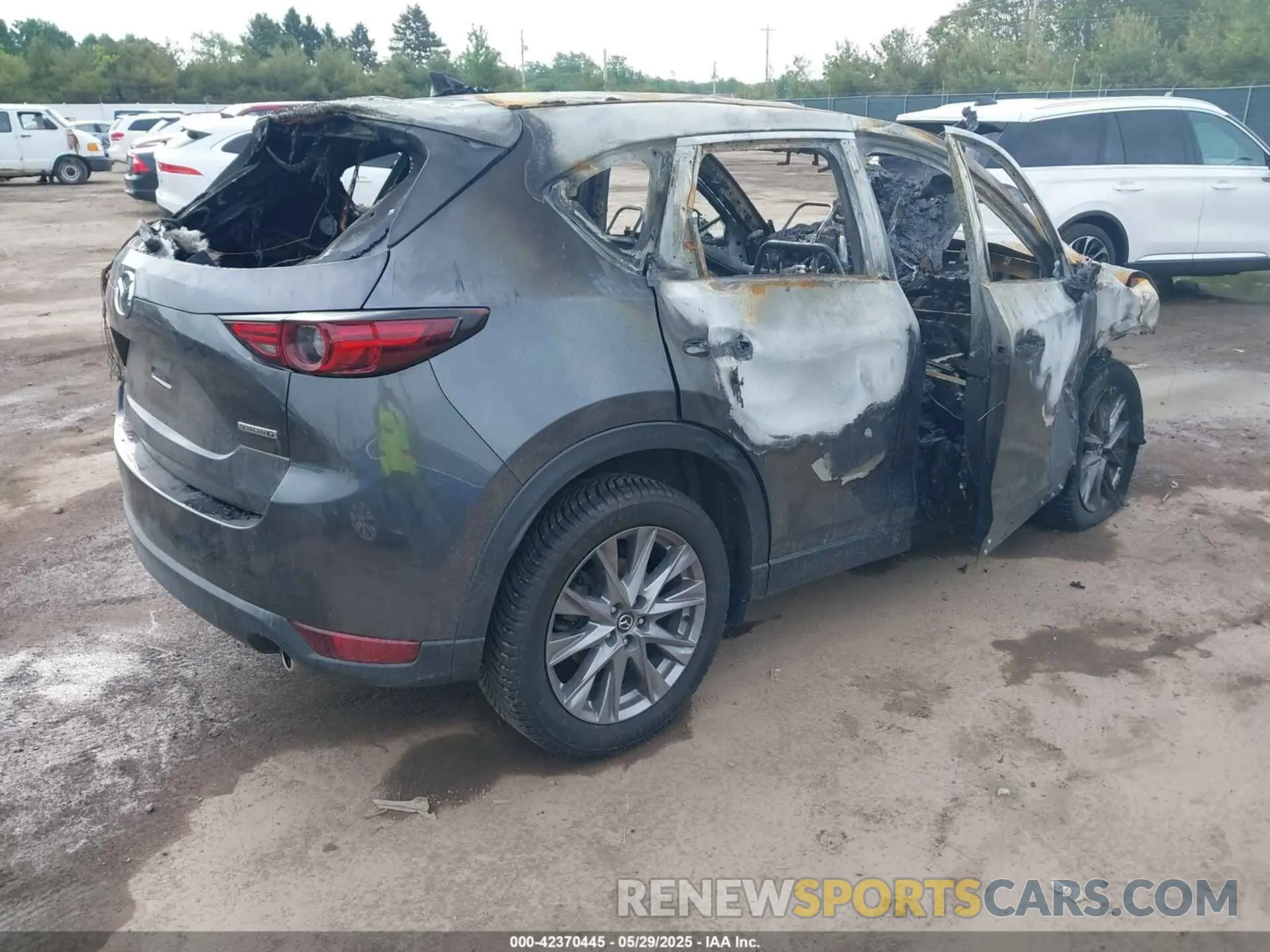 4 Photograph of a damaged car JM3KFBDM6L1855730 MAZDA CX-5 2020