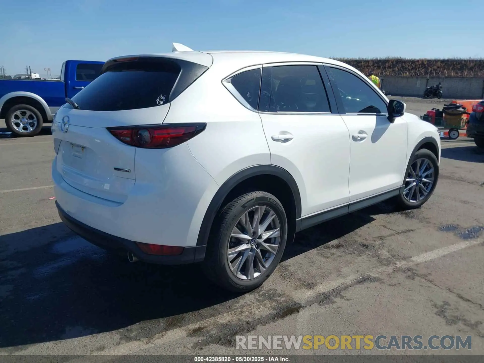 4 Photograph of a damaged car JM3KFBDM6L1858045 MAZDA CX-5 2020