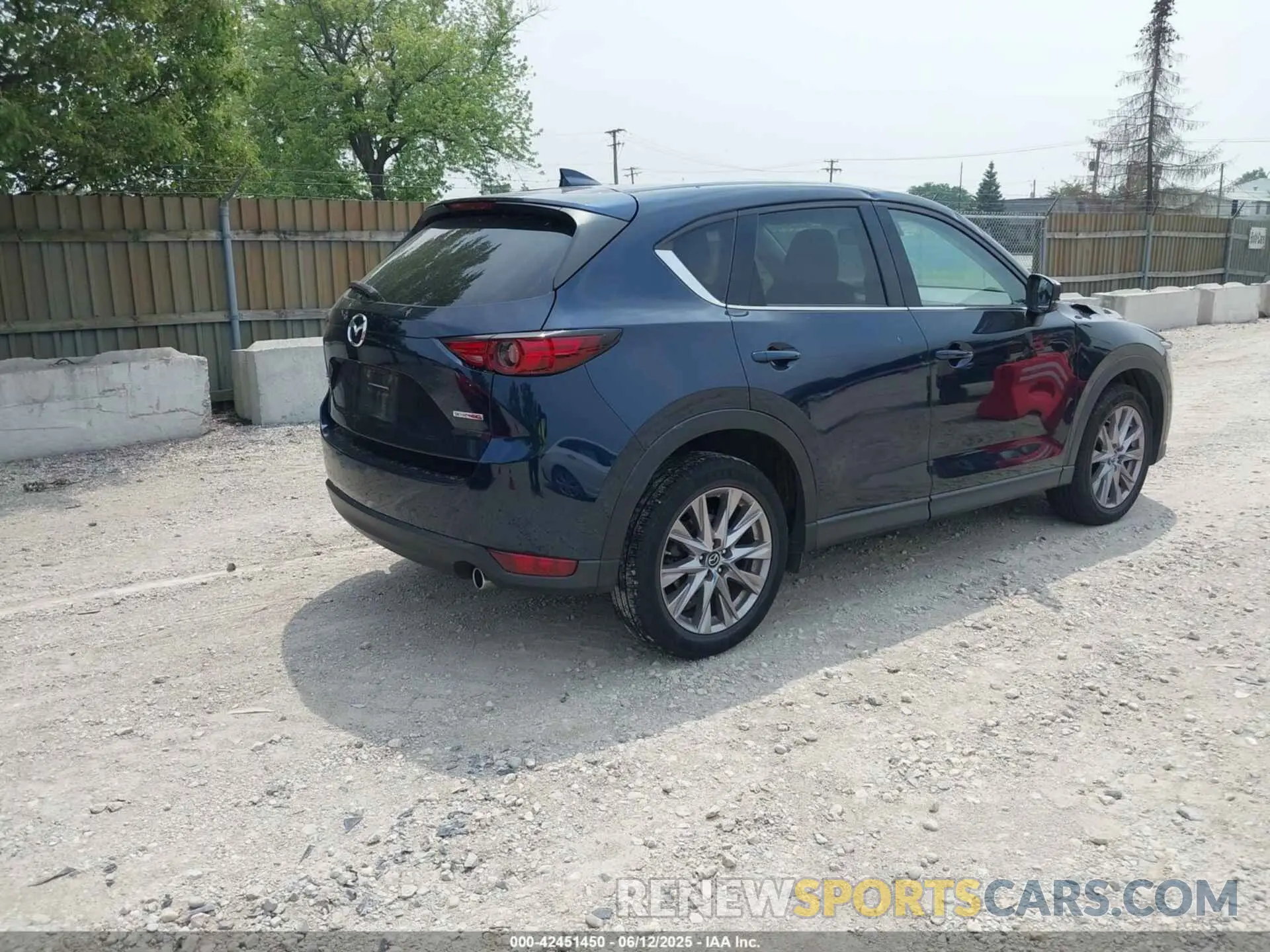 4 Photograph of a damaged car JM3KFBDMXL1742847 MAZDA CX-5 2020