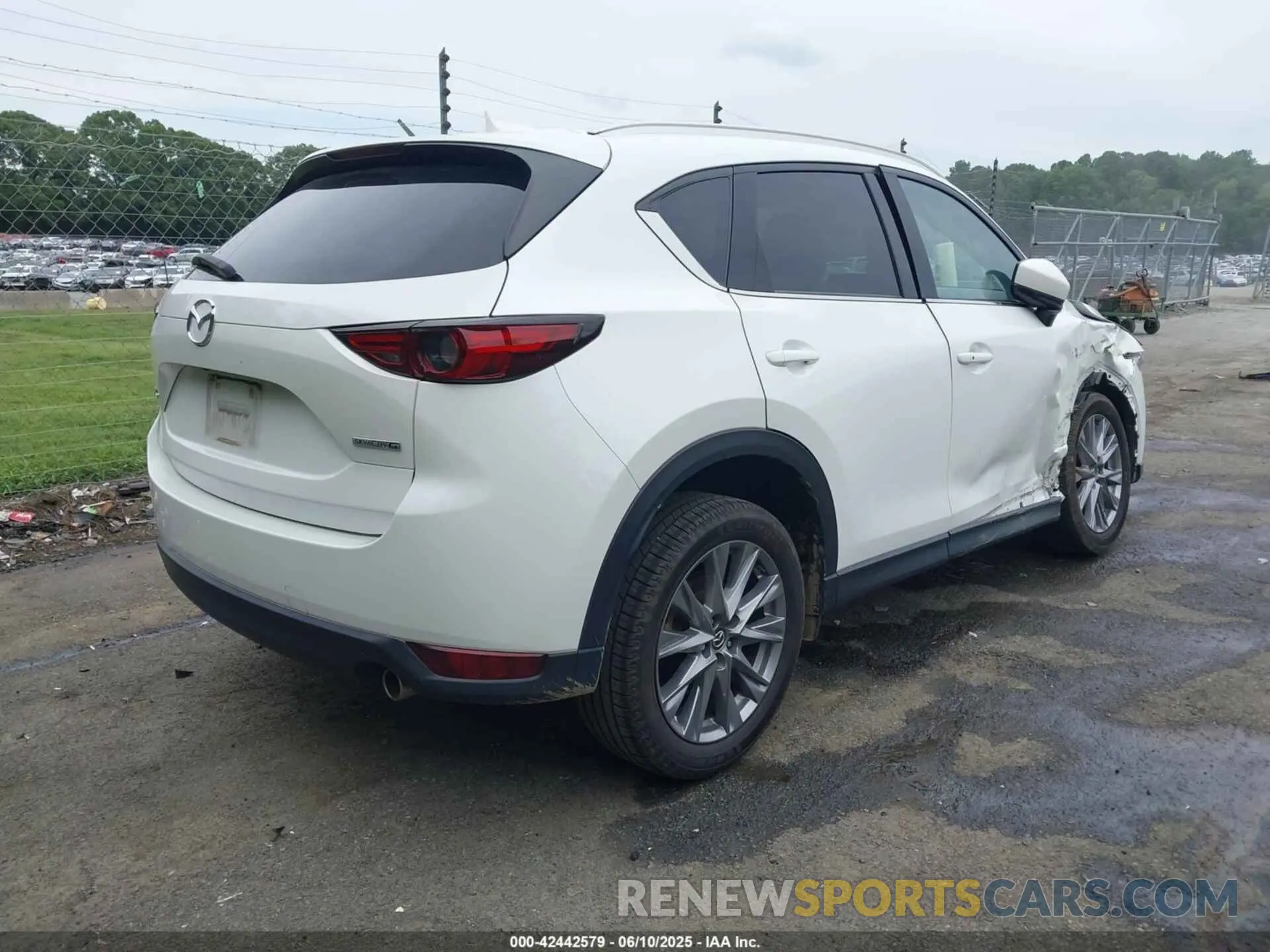 4 Photograph of a damaged car JM3KFADM7M0419356 MAZDA CX-5 2021