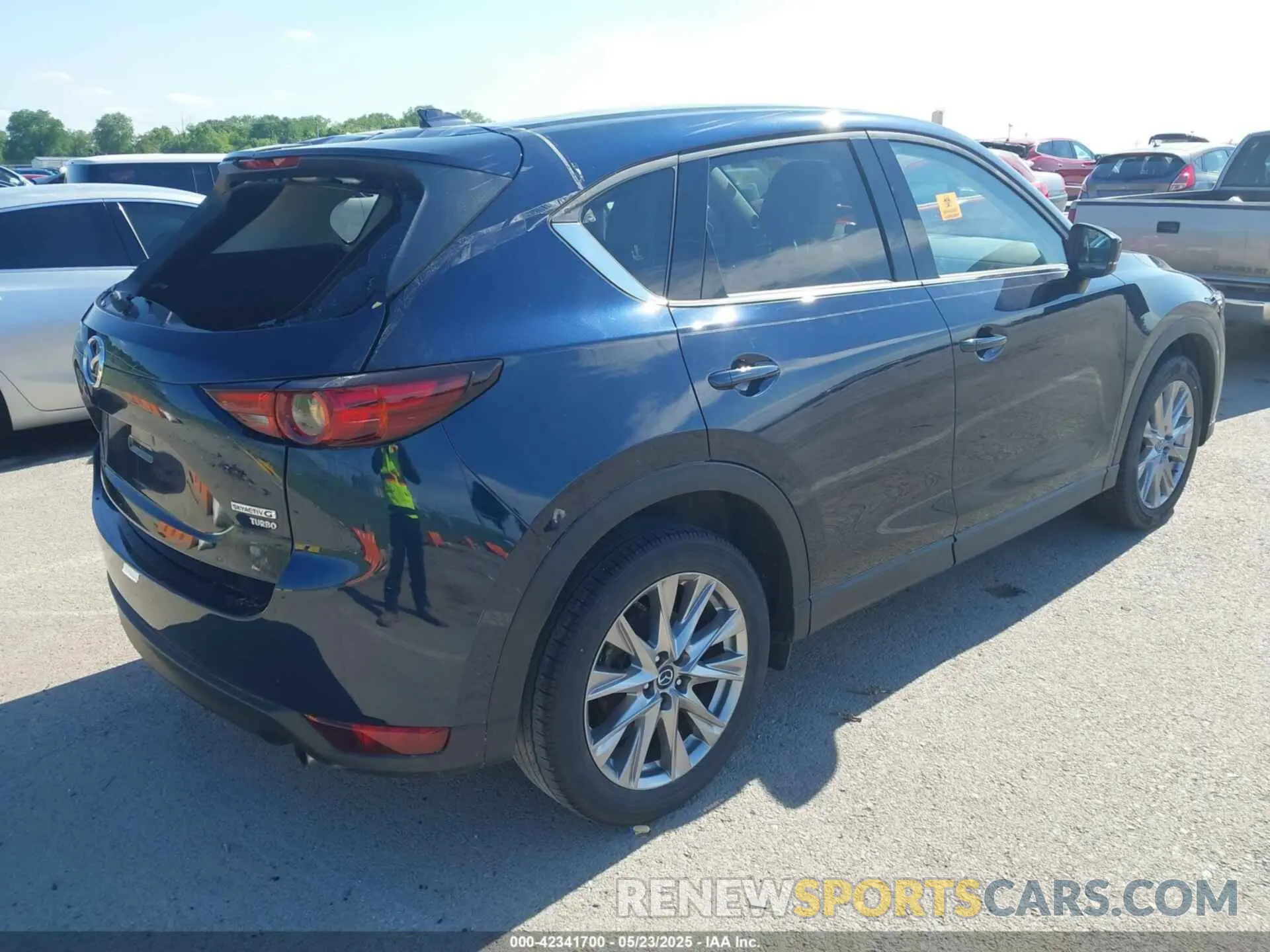 4 Photograph of a damaged car JM3KFBAY5M0425671 MAZDA CX-5 2021