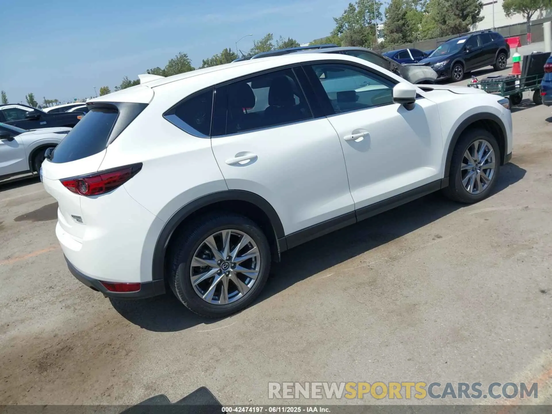 4 Photograph of a damaged car JM3KFBAYXM0405710 MAZDA CX-5 2021