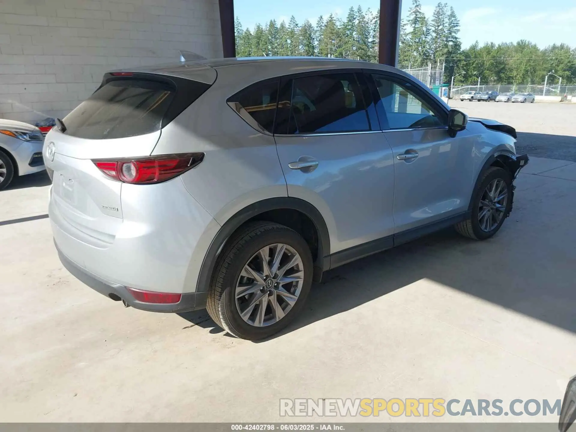 4 Photograph of a damaged car JM3KFBDM7M1402900 MAZDA CX-5 2021