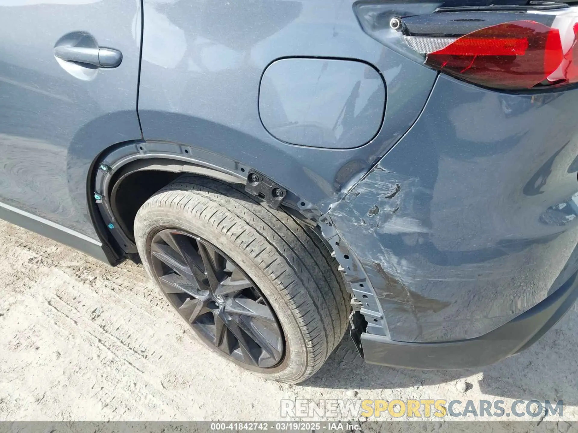 17 Photograph of a damaged car JM3KFBCM2N1522669 MAZDA CX-5 2022
