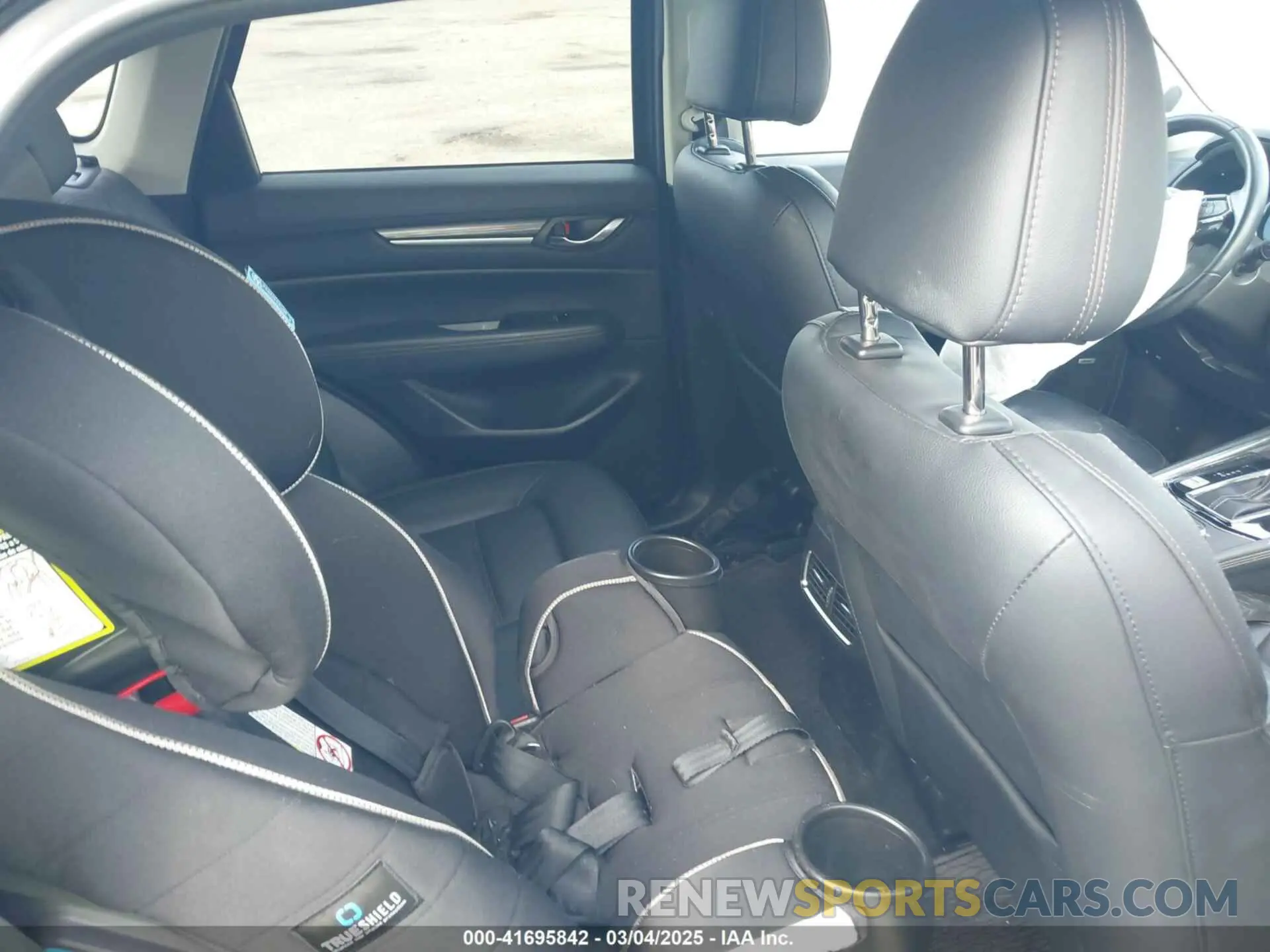 8 Photograph of a damaged car JM3KFBDM4N1528813 MAZDA CX-5 2022