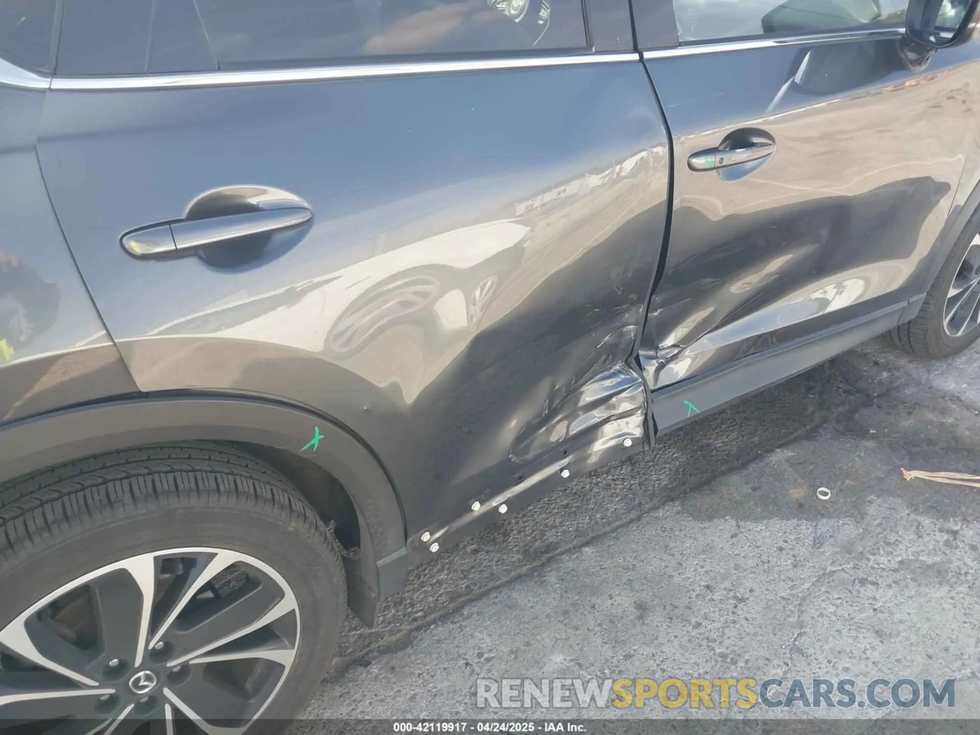 17 Photograph of a damaged car JM3KFBEM0N0556628 MAZDA CX-5 2022