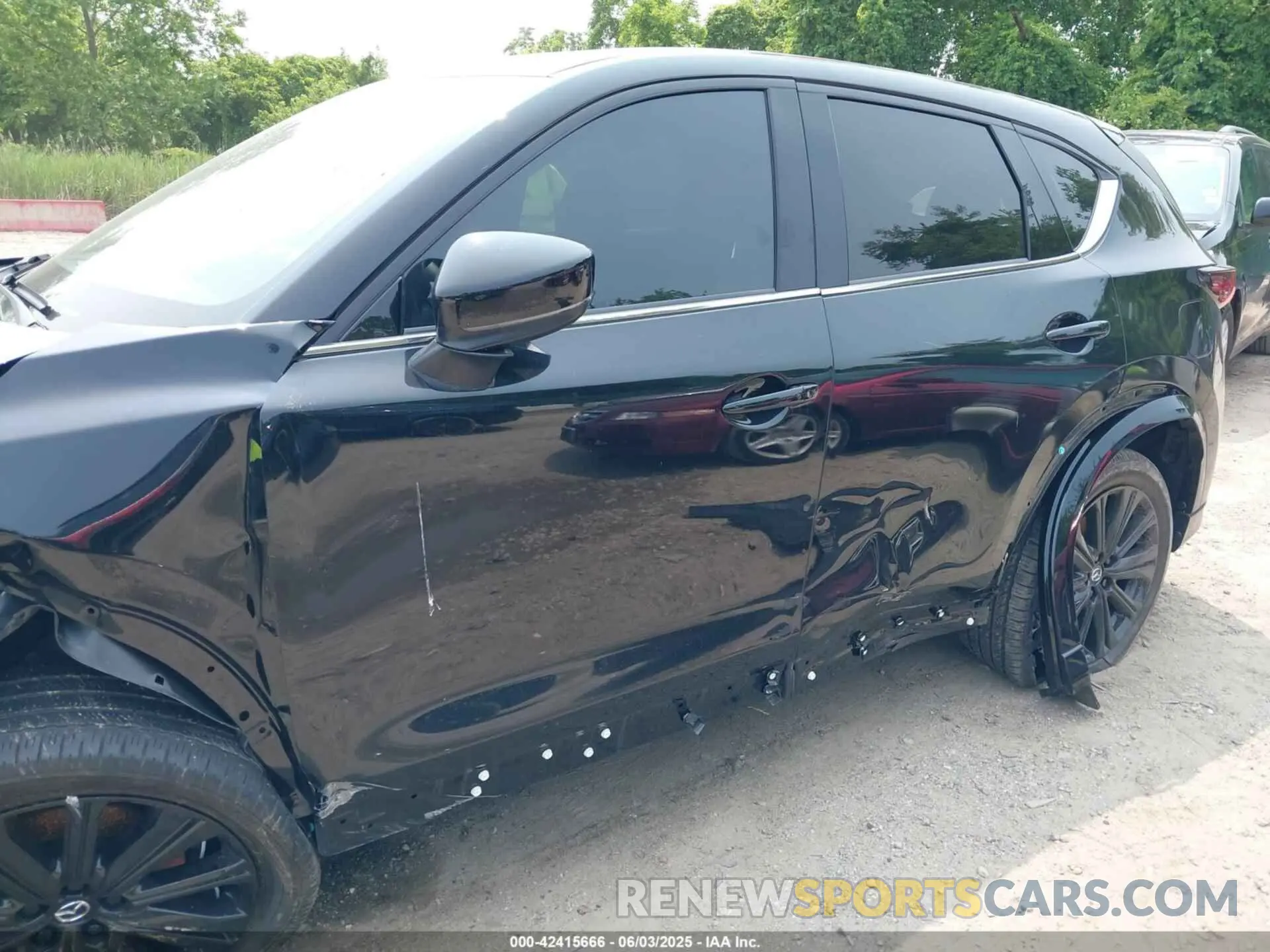18 Photograph of a damaged car JM3KFBAY3P0271627 MAZDA CX-5 2023