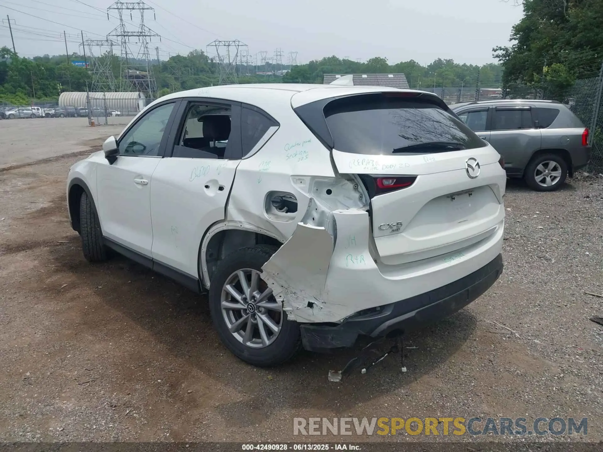 6 Photograph of a damaged car JM3KFBCM0P0179160 MAZDA CX-5 2023