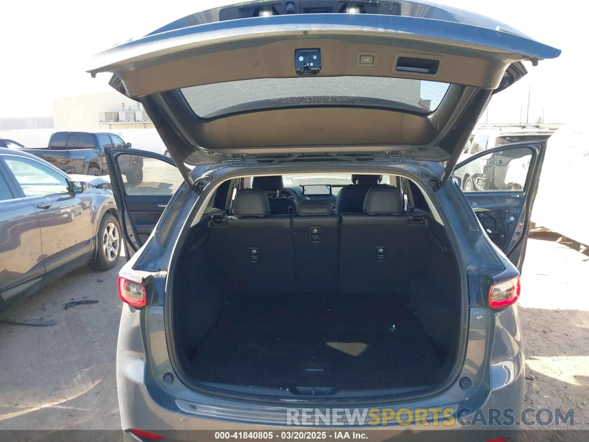 18 Photograph of a damaged car JM3KFBCM3P0200261 MAZDA CX-5 2023