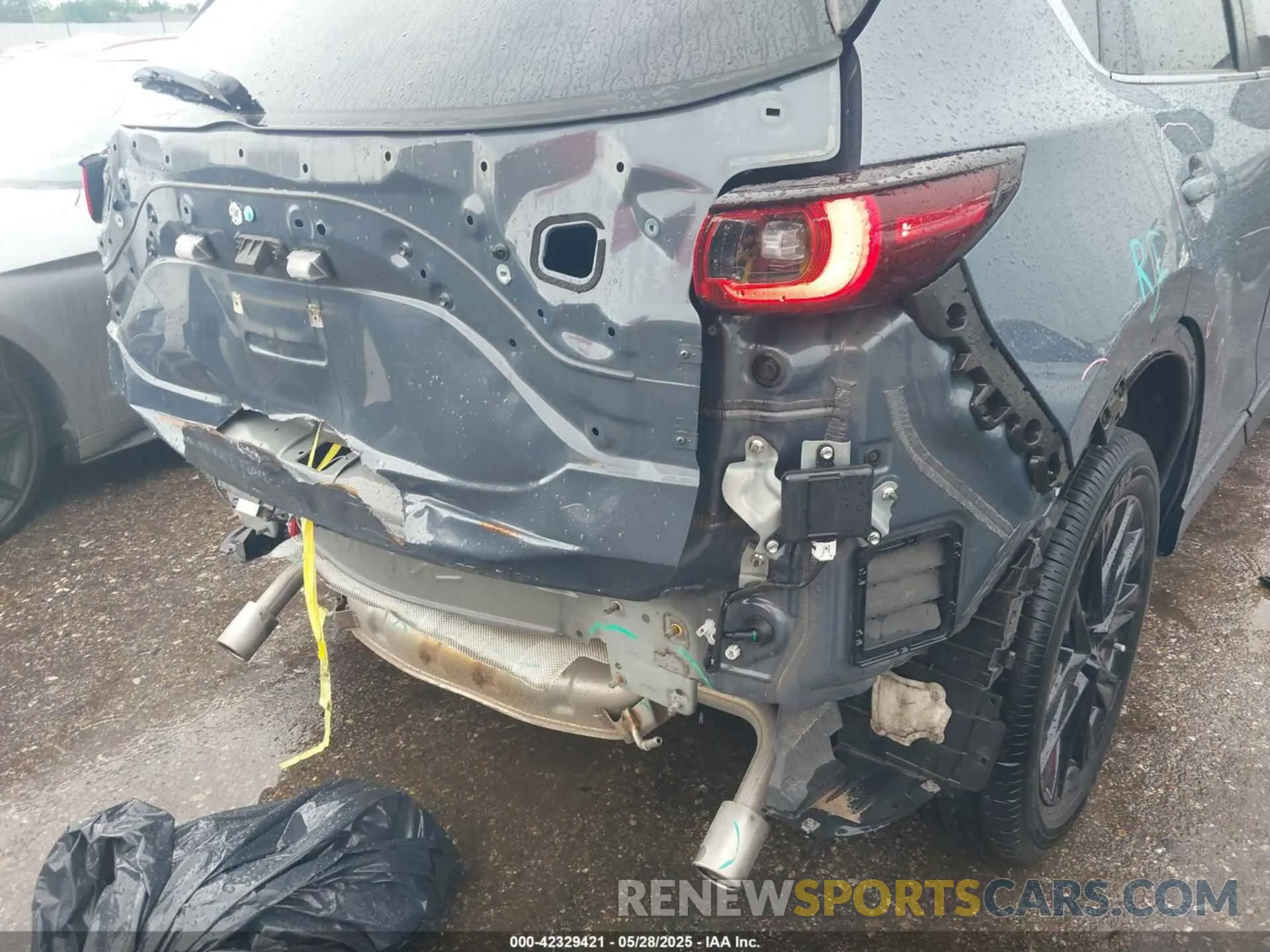 6 Photograph of a damaged car JM3KFBCM7P0104374 MAZDA CX-5 2023