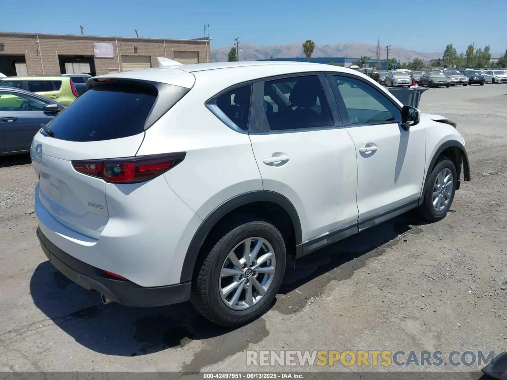 4 Photograph of a damaged car JM3KFBCM9P0286384 MAZDA CX-5 2023