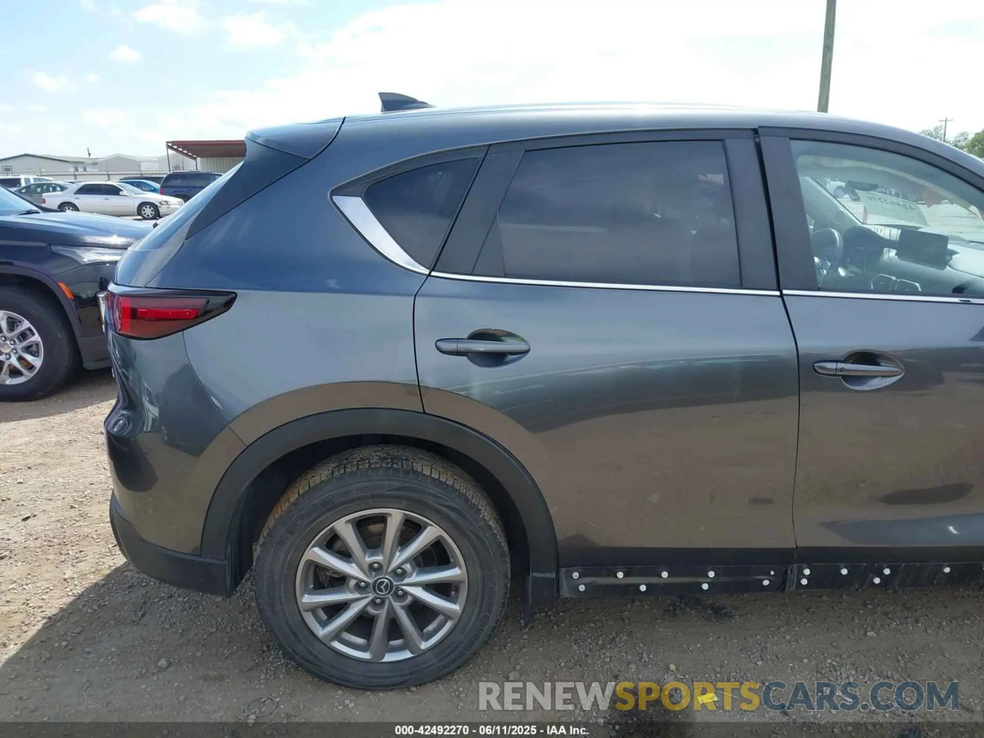 18 Photograph of a damaged car JM3KFBCMXP0124912 MAZDA CX-5 2023