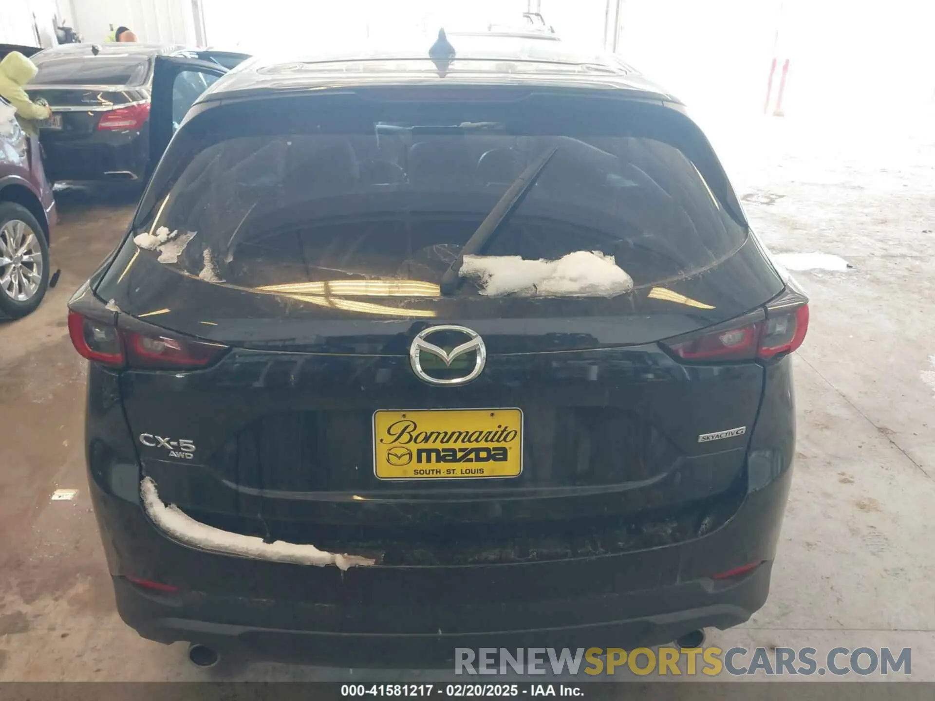 17 Photograph of a damaged car JM3KFBDM0P0119068 MAZDA CX-5 2023