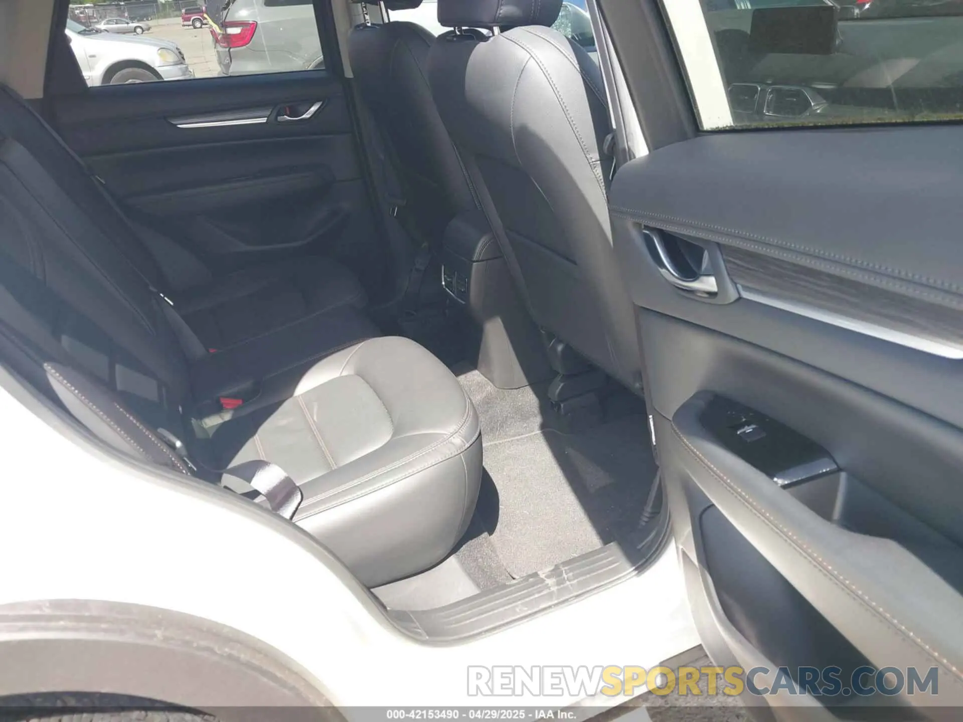 8 Photograph of a damaged car JM3KFBDM2P0135918 MAZDA CX-5 2023