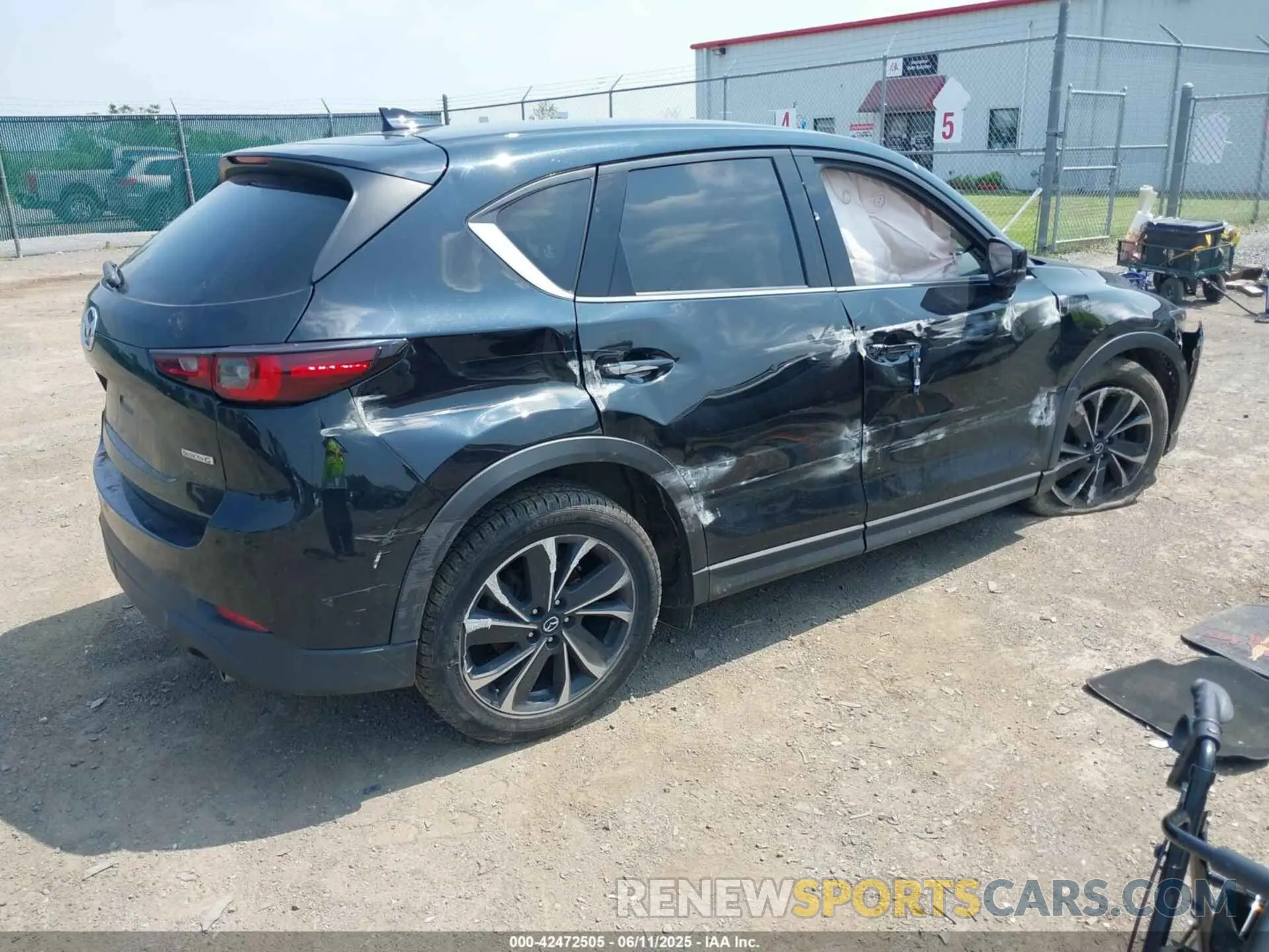 4 Photograph of a damaged car JM3KFBDM9P0101331 MAZDA CX-5 2023