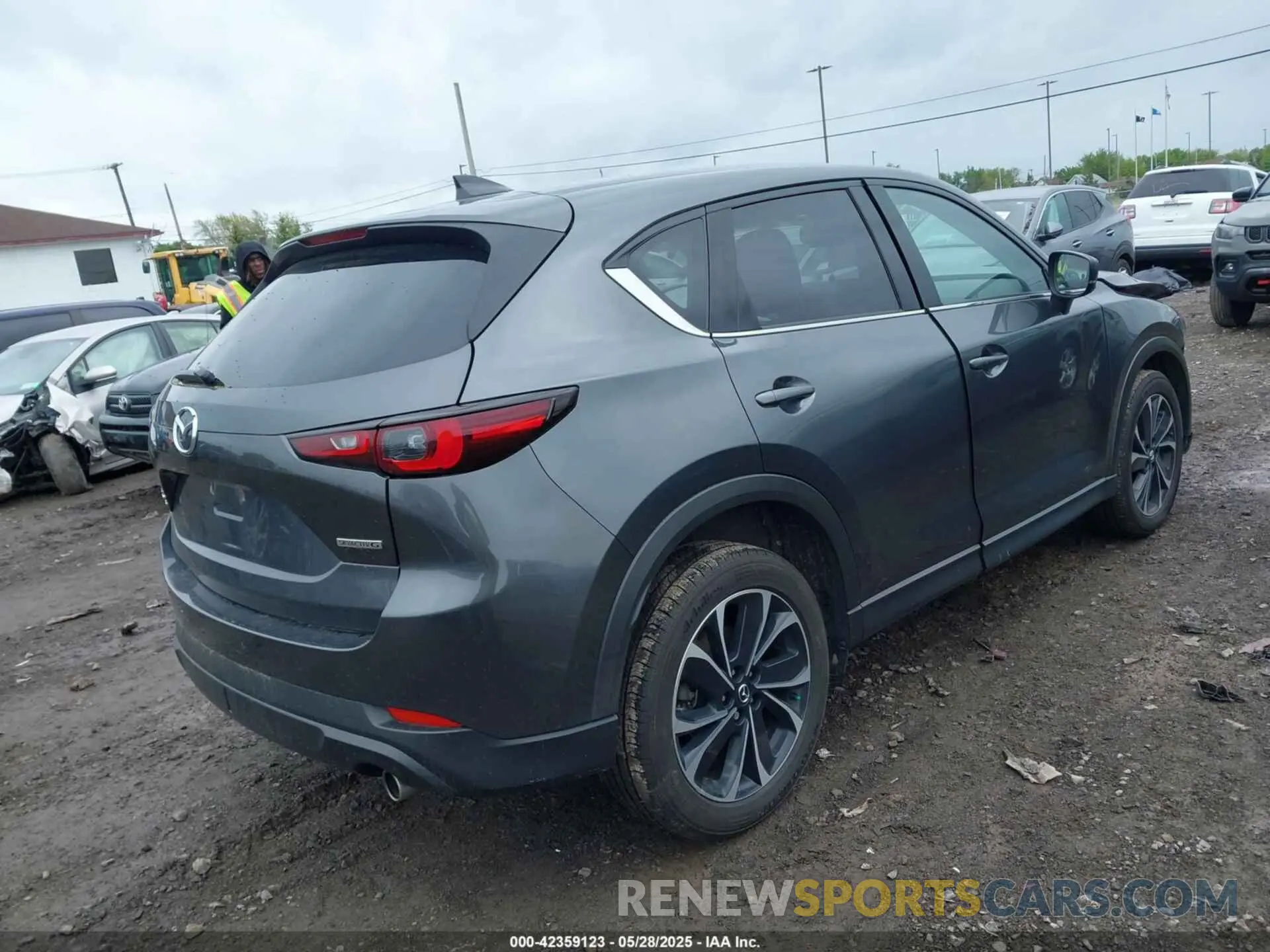 4 Photograph of a damaged car JM3KFBDMXP0142955 MAZDA CX-5 2023