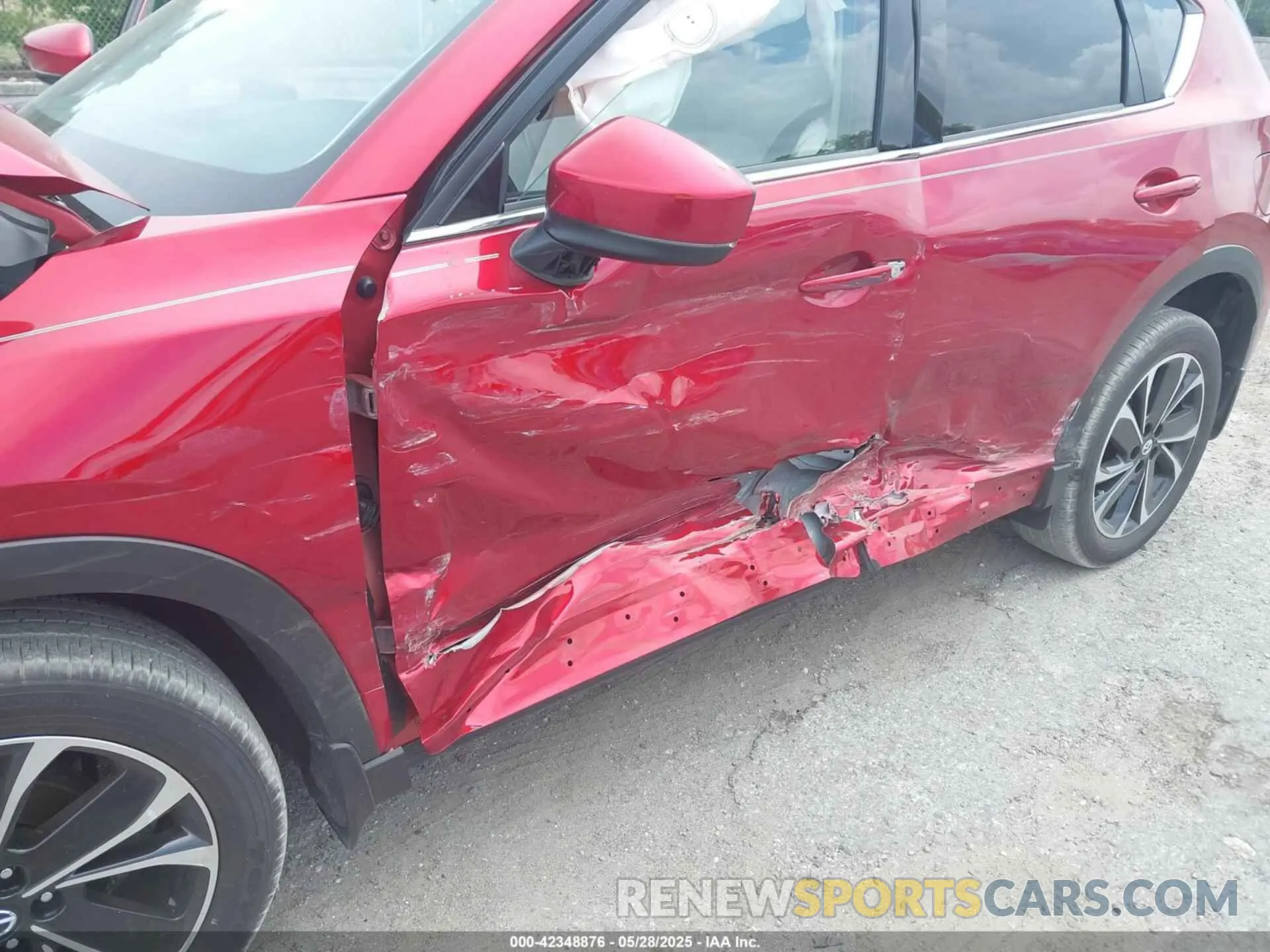 6 Photograph of a damaged car JM3KFBEM0P0127301 MAZDA CX-5 2023