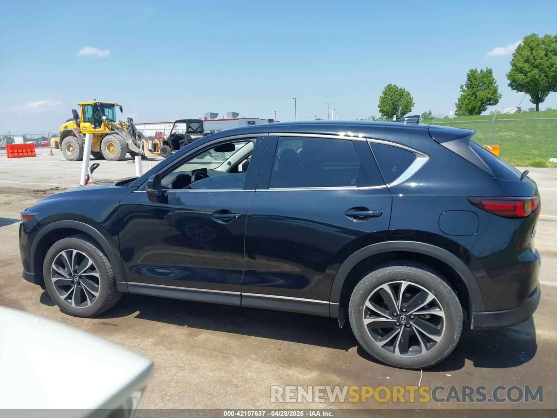 14 Photograph of a damaged car JM3KFBEM0P0201400 MAZDA CX-5 2023