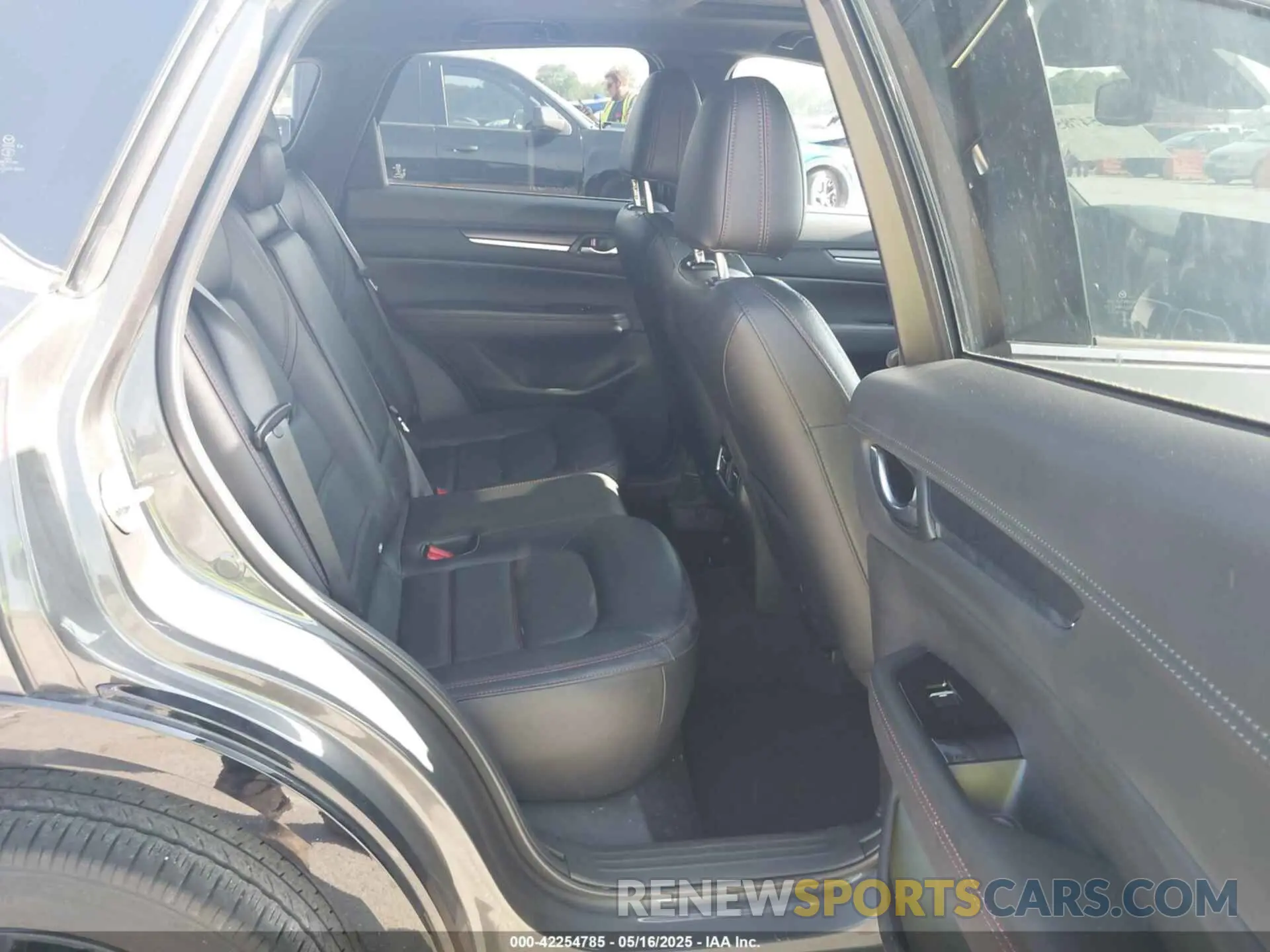 8 Photograph of a damaged car JM3KFBDY6R0396572 MAZDA CX-5 2024