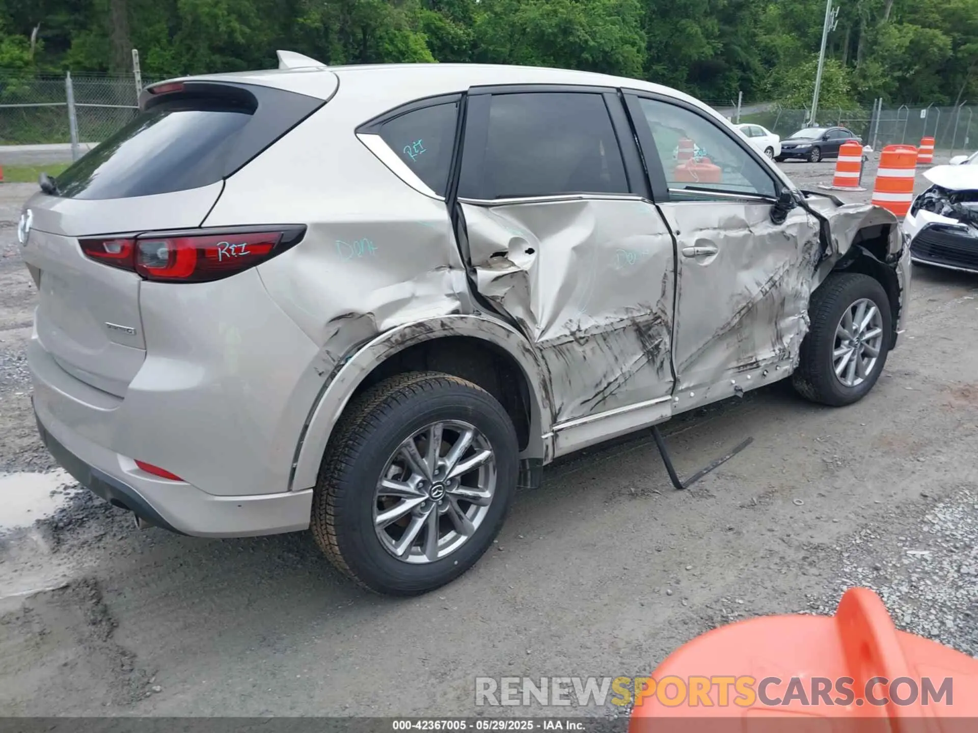 4 Photograph of a damaged car JM3KFBBL9S0587710 MAZDA CX-5 2025
