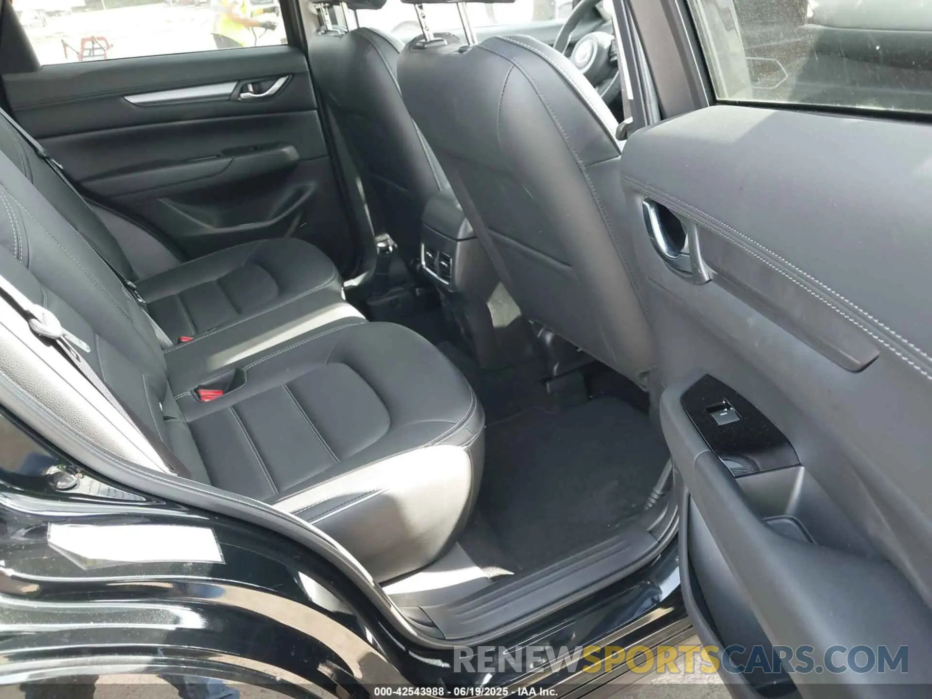 8 Photograph of a damaged car JM3KFBCL2S0589653 MAZDA CX-5 2025