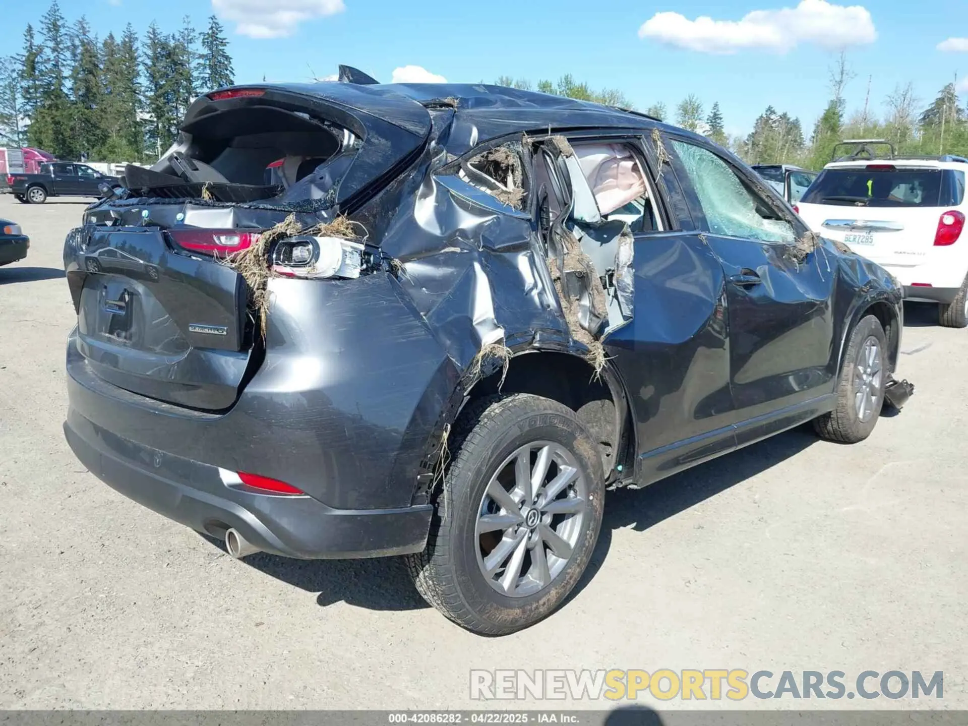 4 Photograph of a damaged car JM3KFBCL8S0603670 MAZDA CX-5 2025