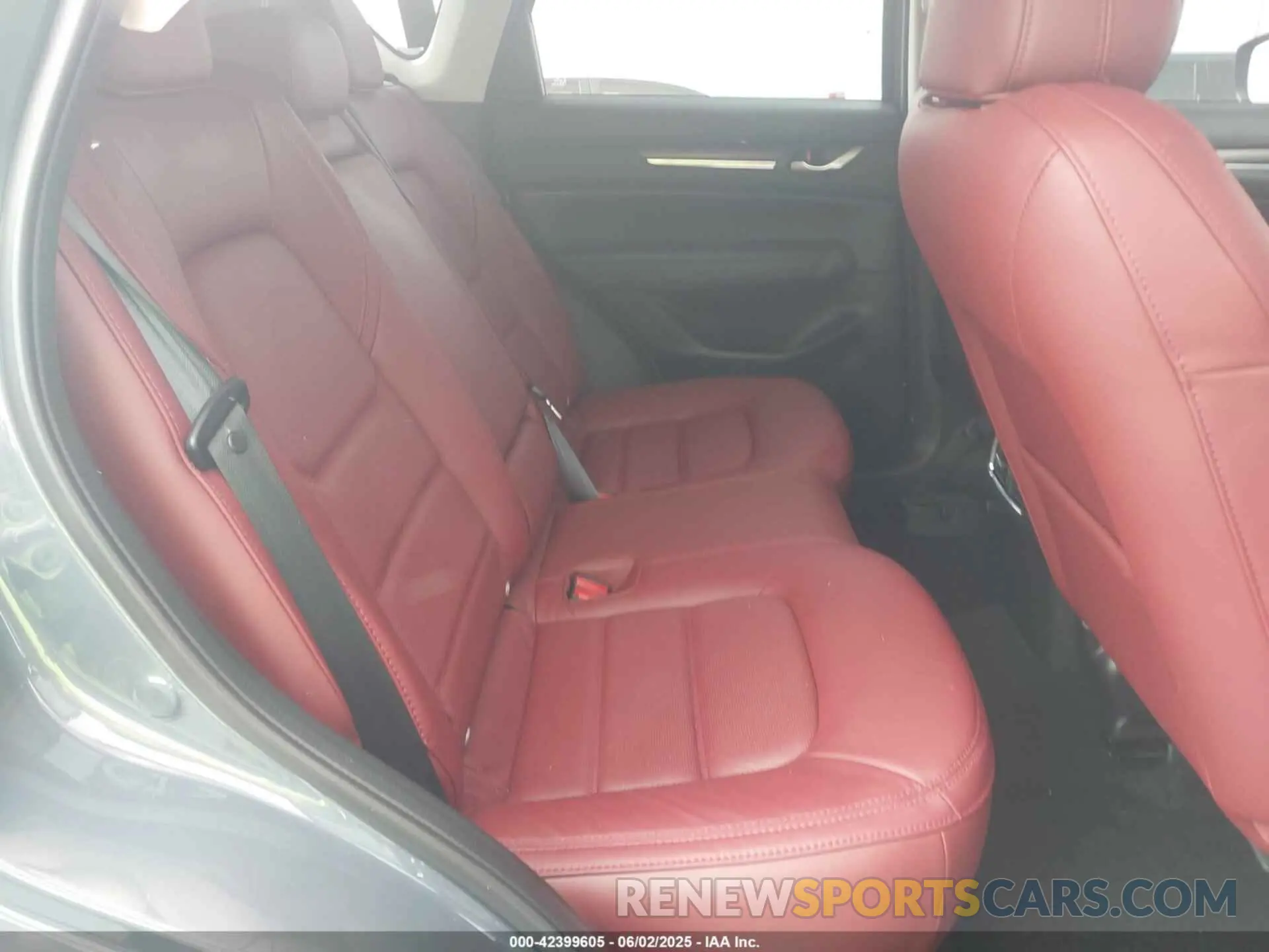 8 Photograph of a damaged car JM3KFBCMXS0618938 MAZDA CX-5 2025