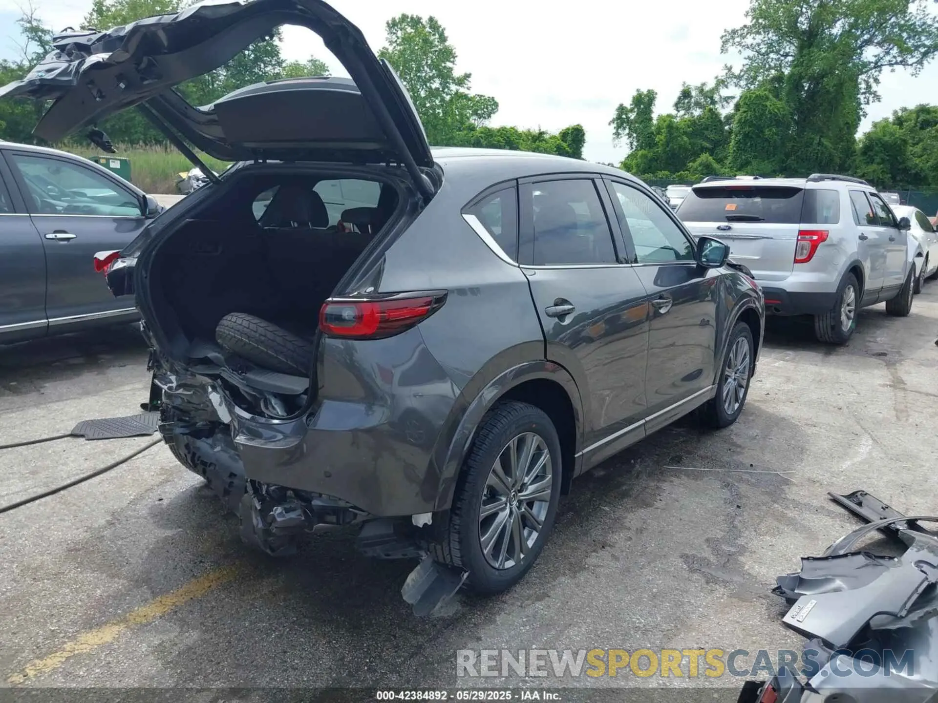 4 Photograph of a damaged car JM3KFBXY6S0571923 MAZDA CX-5 2025
