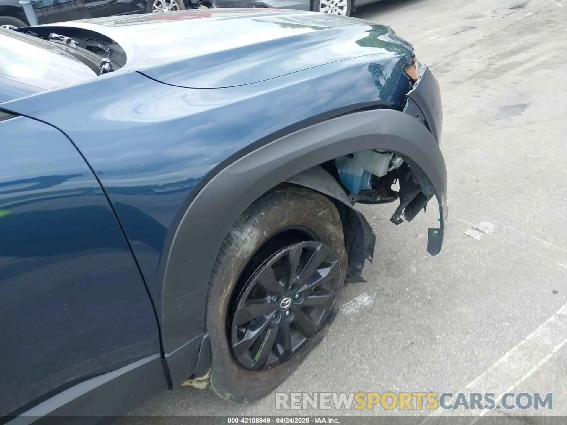 6 Photograph of a damaged car 7MMVABCM4PN119583 MAZDA CX-50 2023