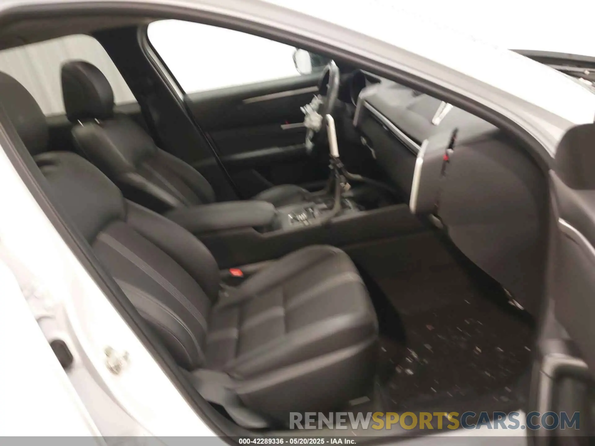 5 Photograph of a damaged car 7MMVABCM7PN118525 MAZDA CX-50 2023