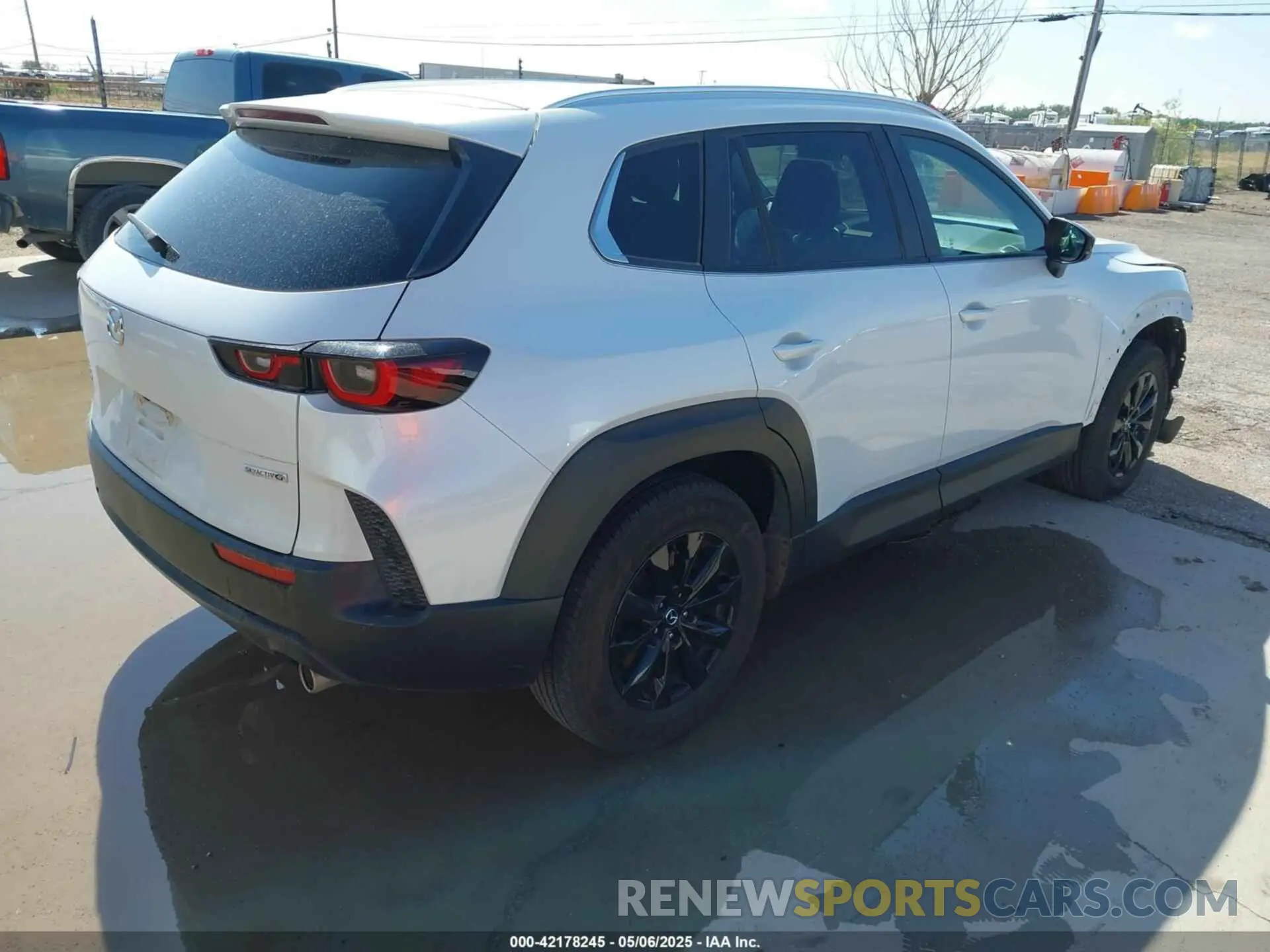 4 Photograph of a damaged car 7MMVABCM7PN142159 MAZDA CX-50 2023