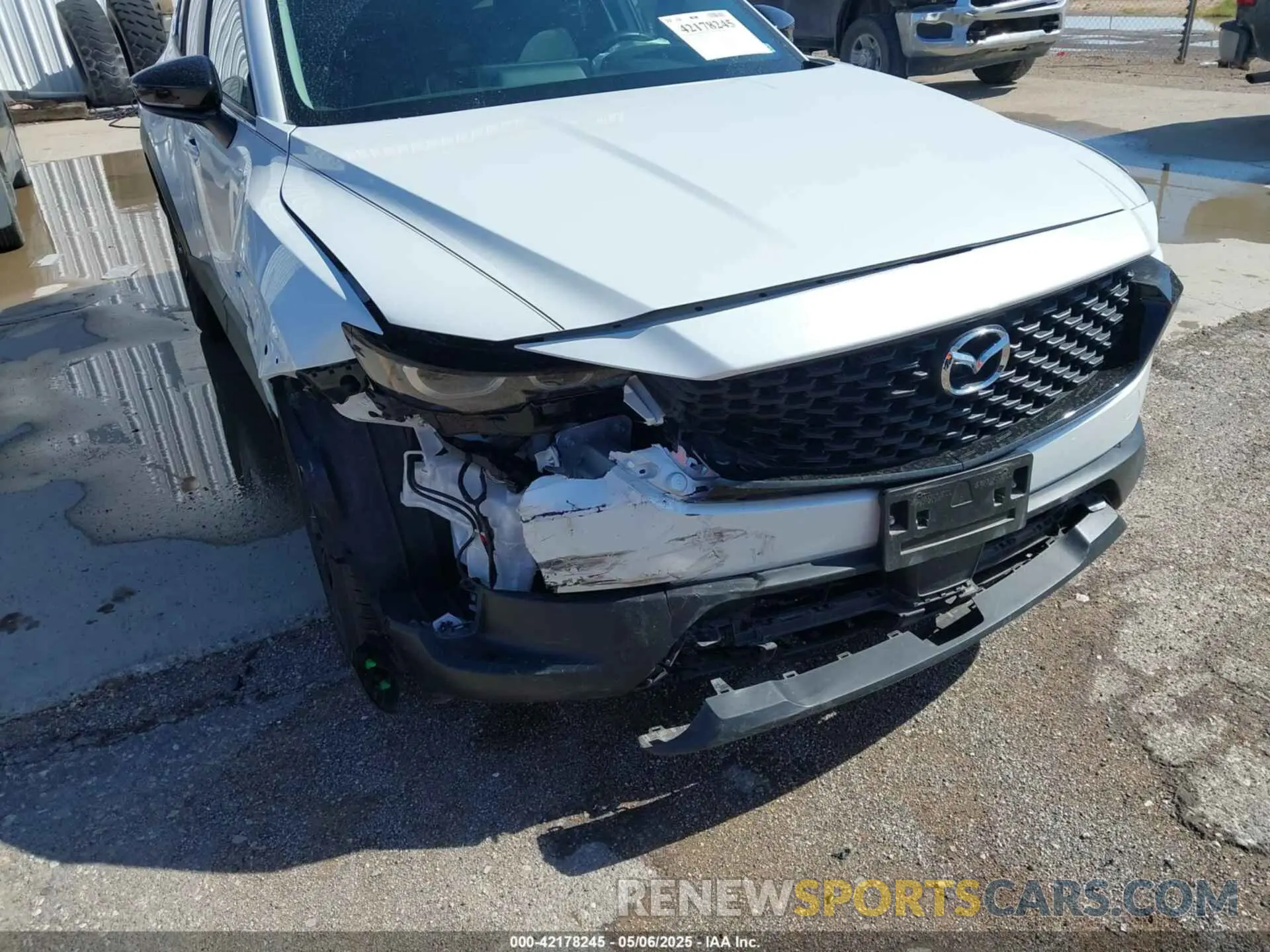 6 Photograph of a damaged car 7MMVABCM7PN142159 MAZDA CX-50 2023