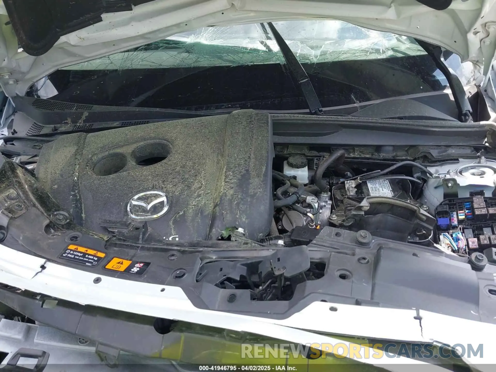 10 Photograph of a damaged car 7MMVABCMXPN124805 MAZDA CX-50 2023