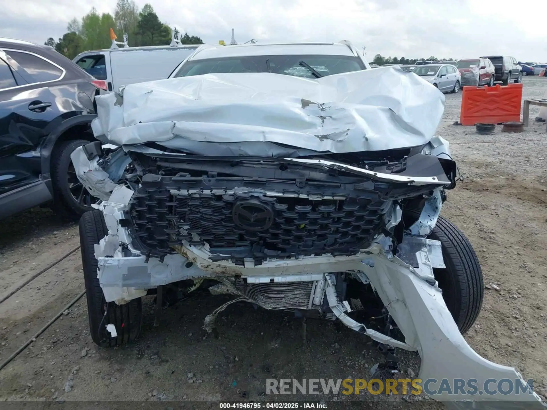 12 Photograph of a damaged car 7MMVABCMXPN124805 MAZDA CX-50 2023