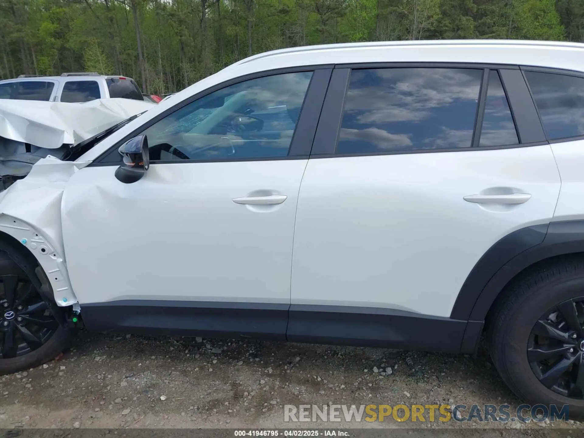 14 Photograph of a damaged car 7MMVABCMXPN124805 MAZDA CX-50 2023