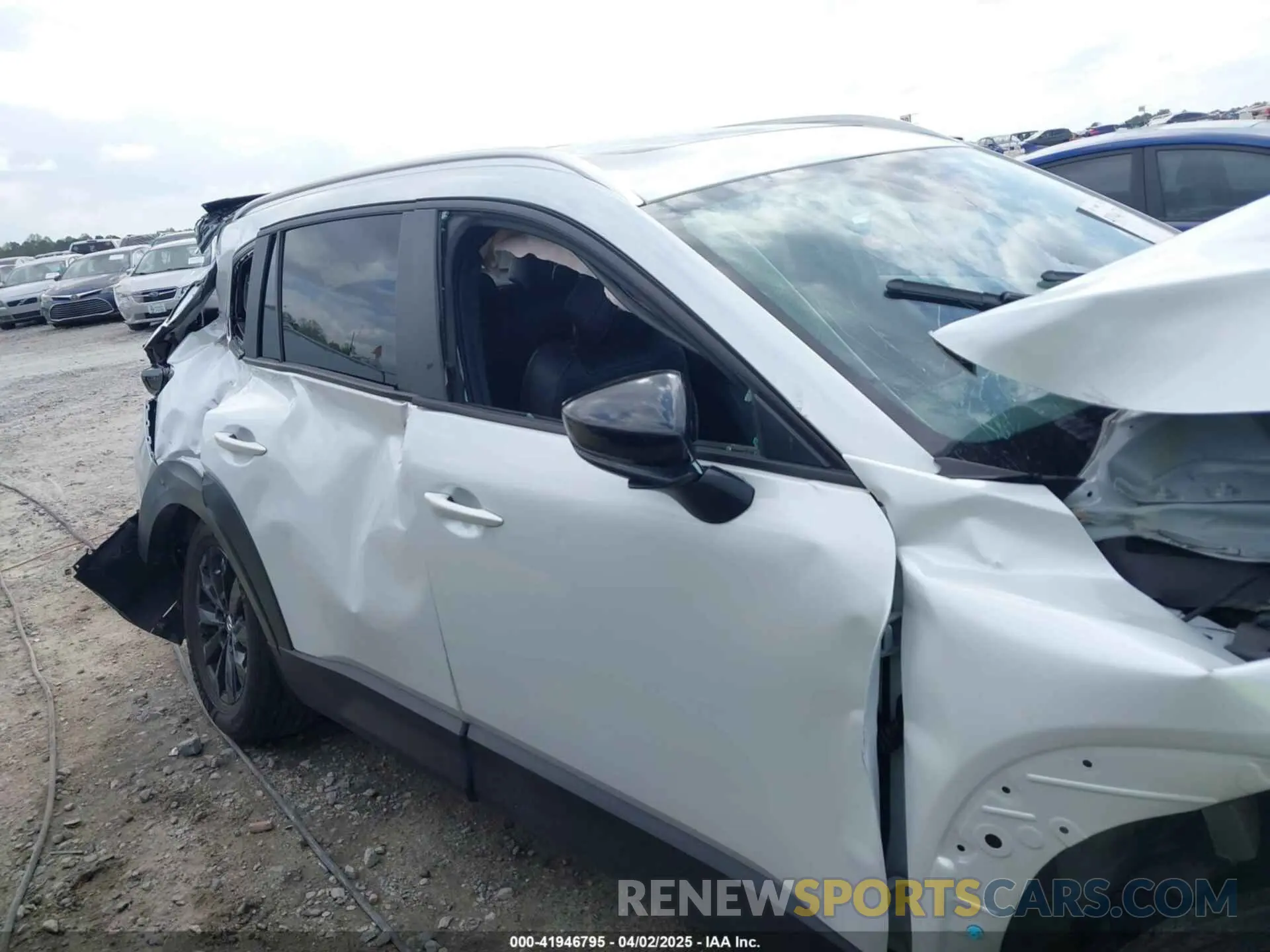 18 Photograph of a damaged car 7MMVABCMXPN124805 MAZDA CX-50 2023