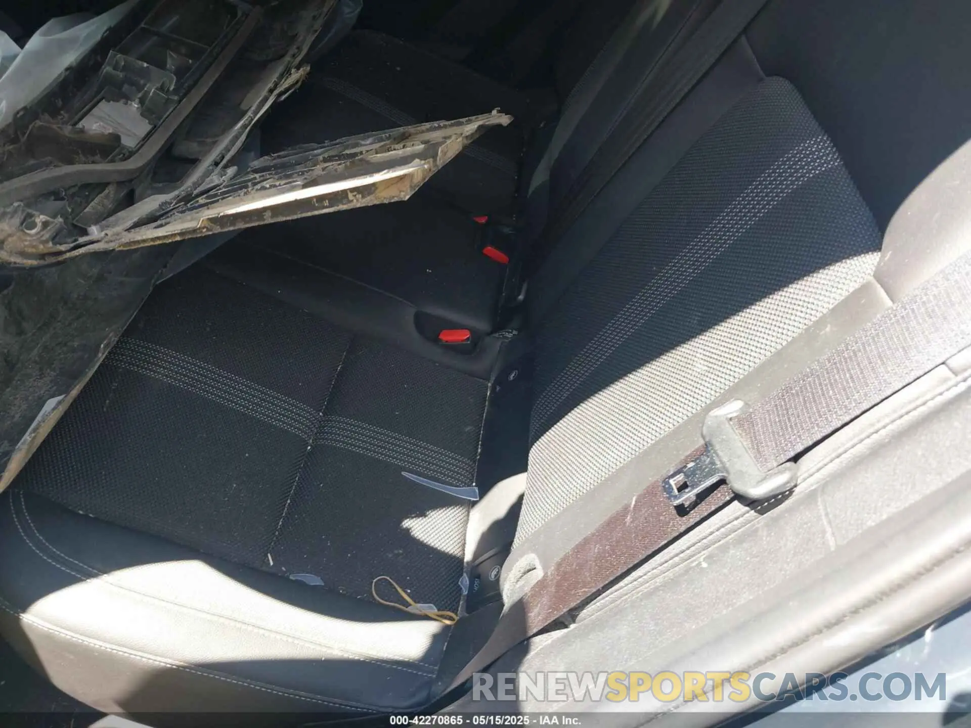 8 Photograph of a damaged car 7MMVABCMXPN142110 MAZDA CX-50 2023