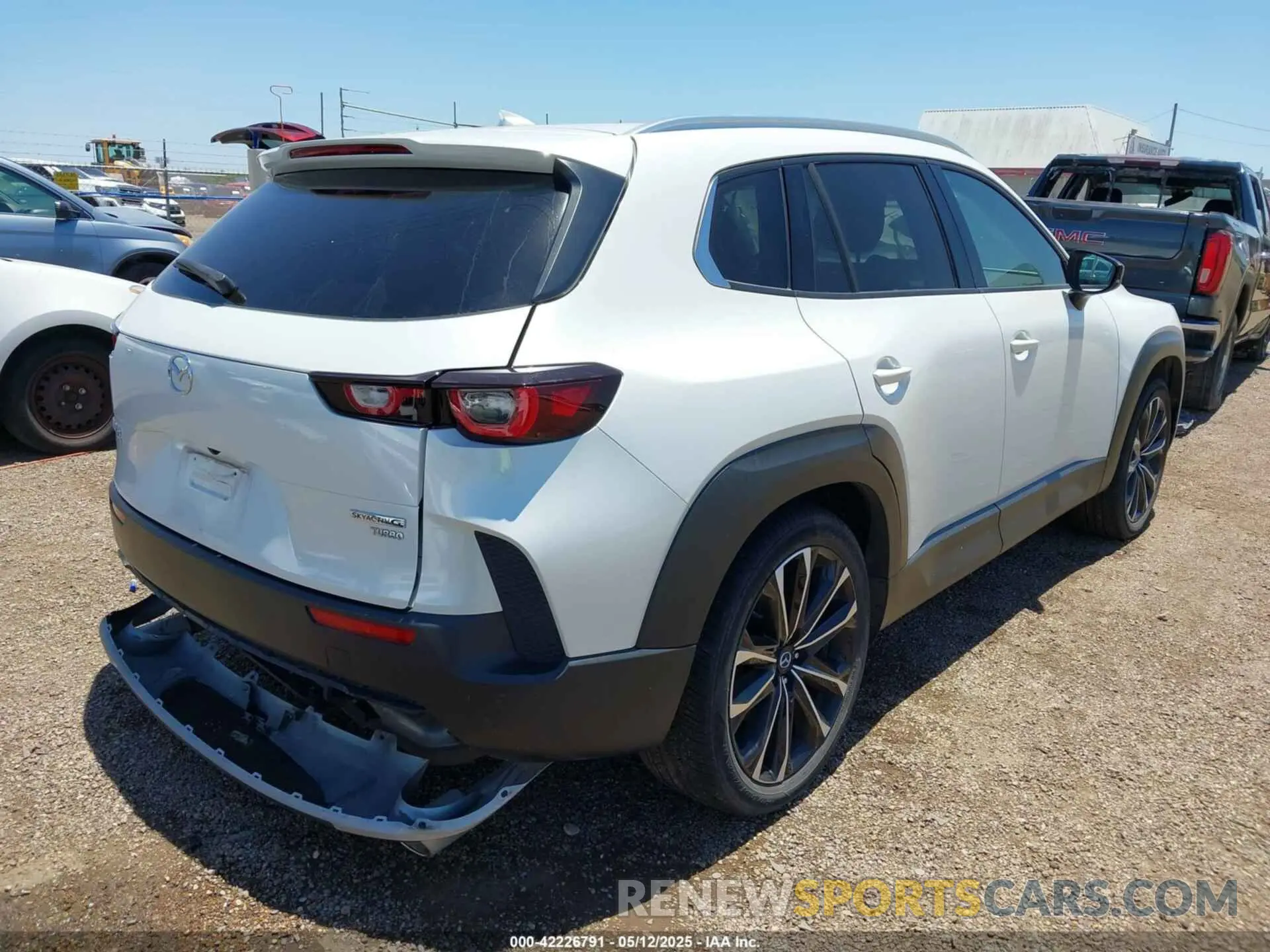 4 Photograph of a damaged car 7MMVABDY4PN137292 MAZDA CX-50 2023